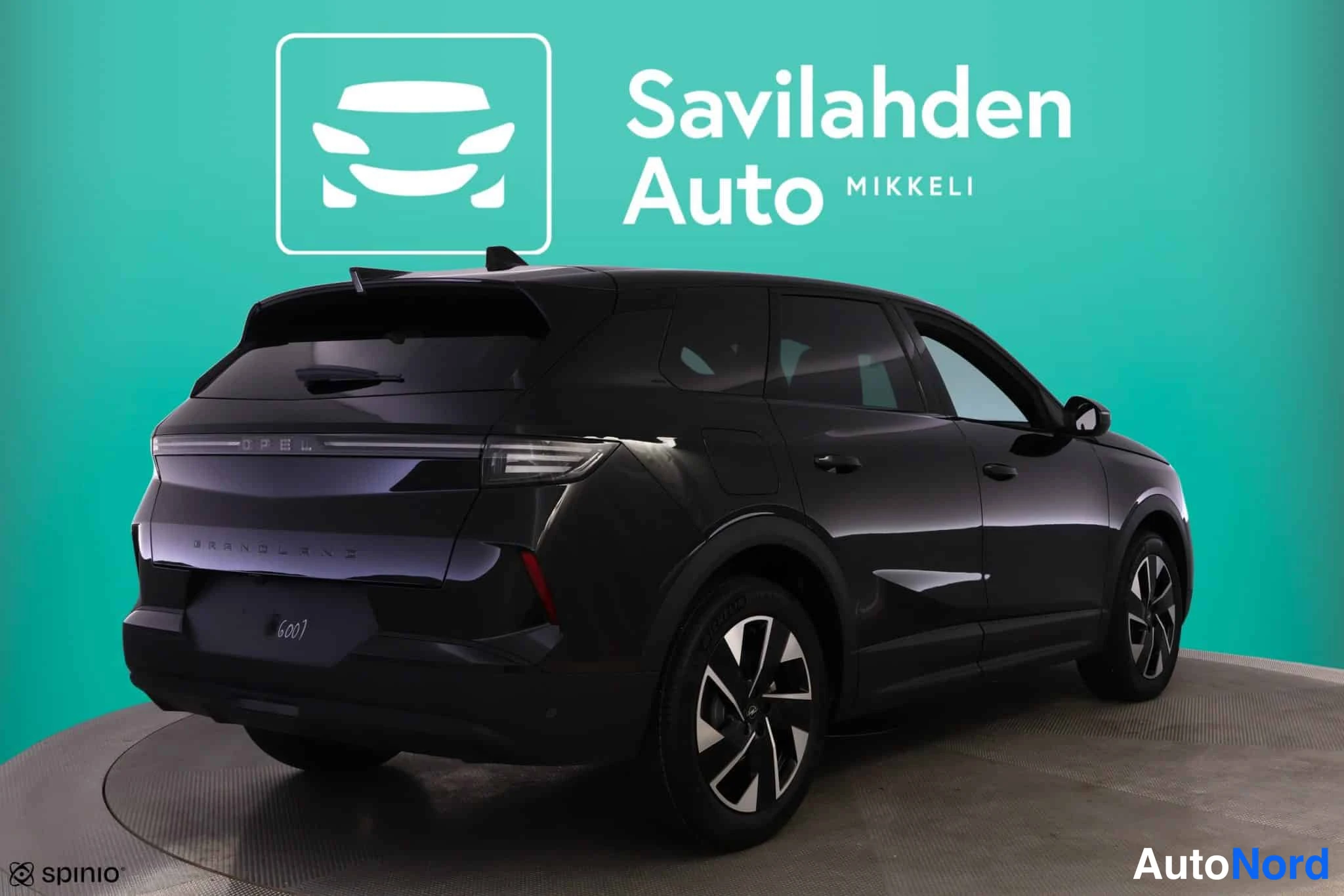 Musta Opel Grandland 2026, takaviisto, kuva 10