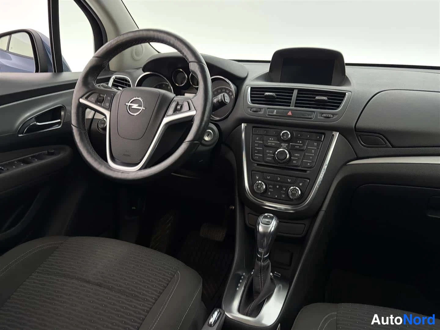 Sininen Opel Mokka 2016, ohjaamo, kuva 15