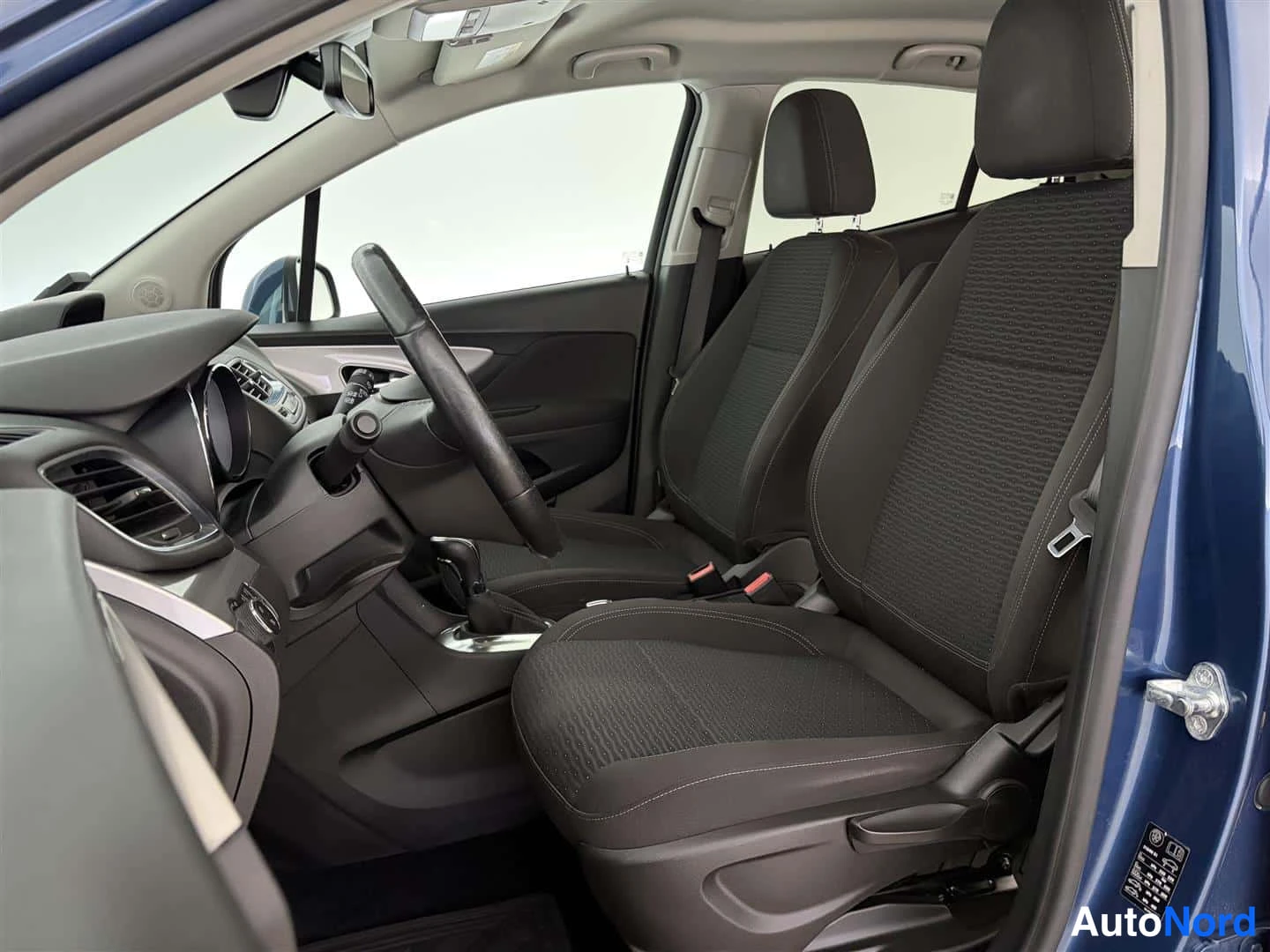 Sininen Opel Mokka 2016, etuistuimet, kuva 19