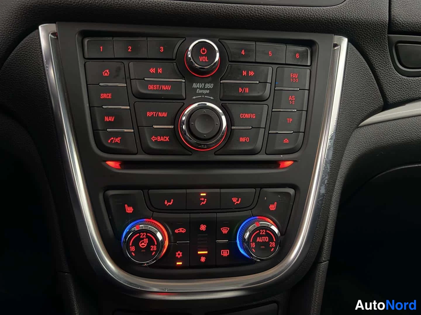 Sininen Opel Mokka 2016, ohjaamo, kuva 17