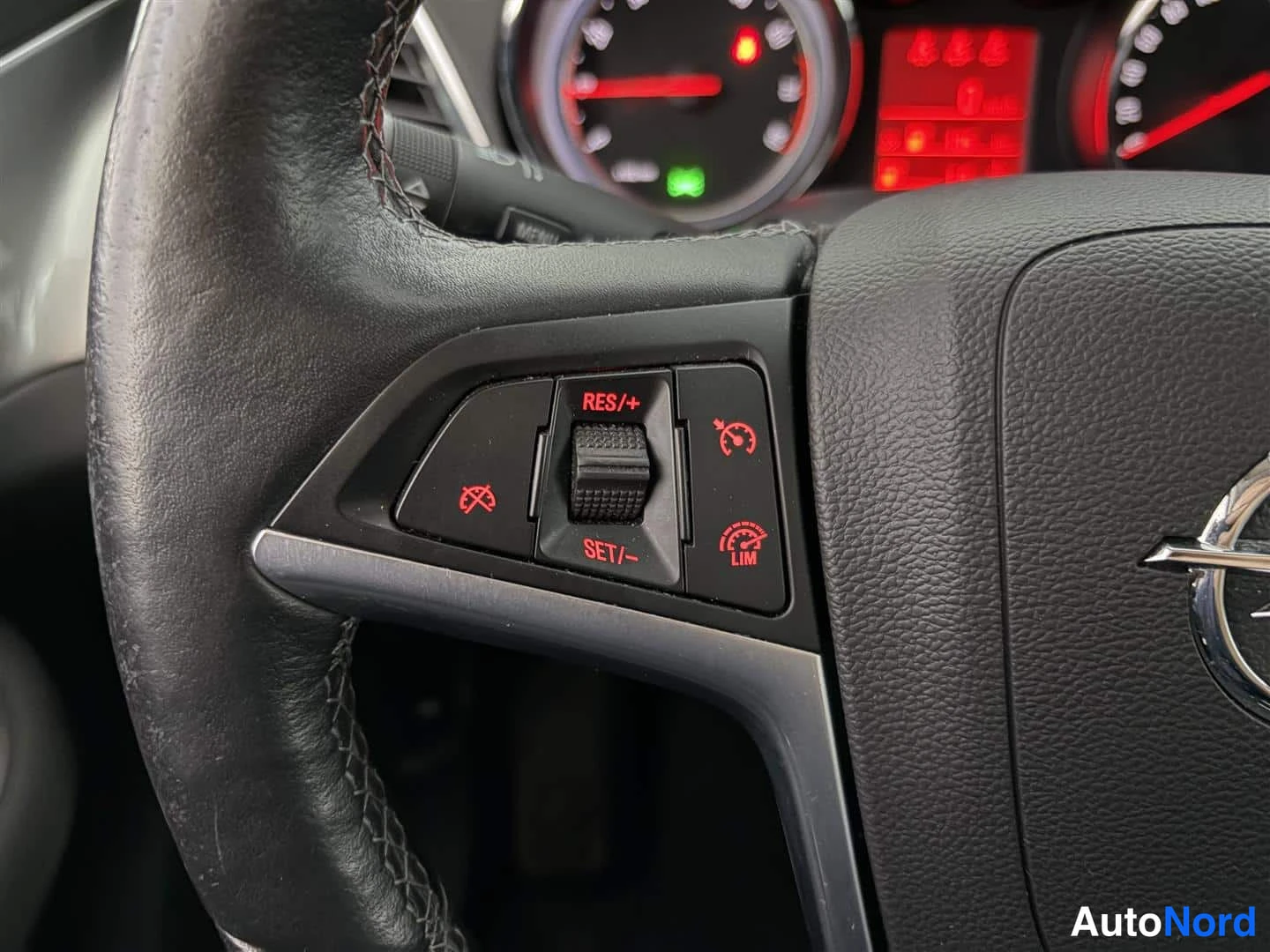 Sininen Opel Mokka 2016, yksityiskohta, kuva 27