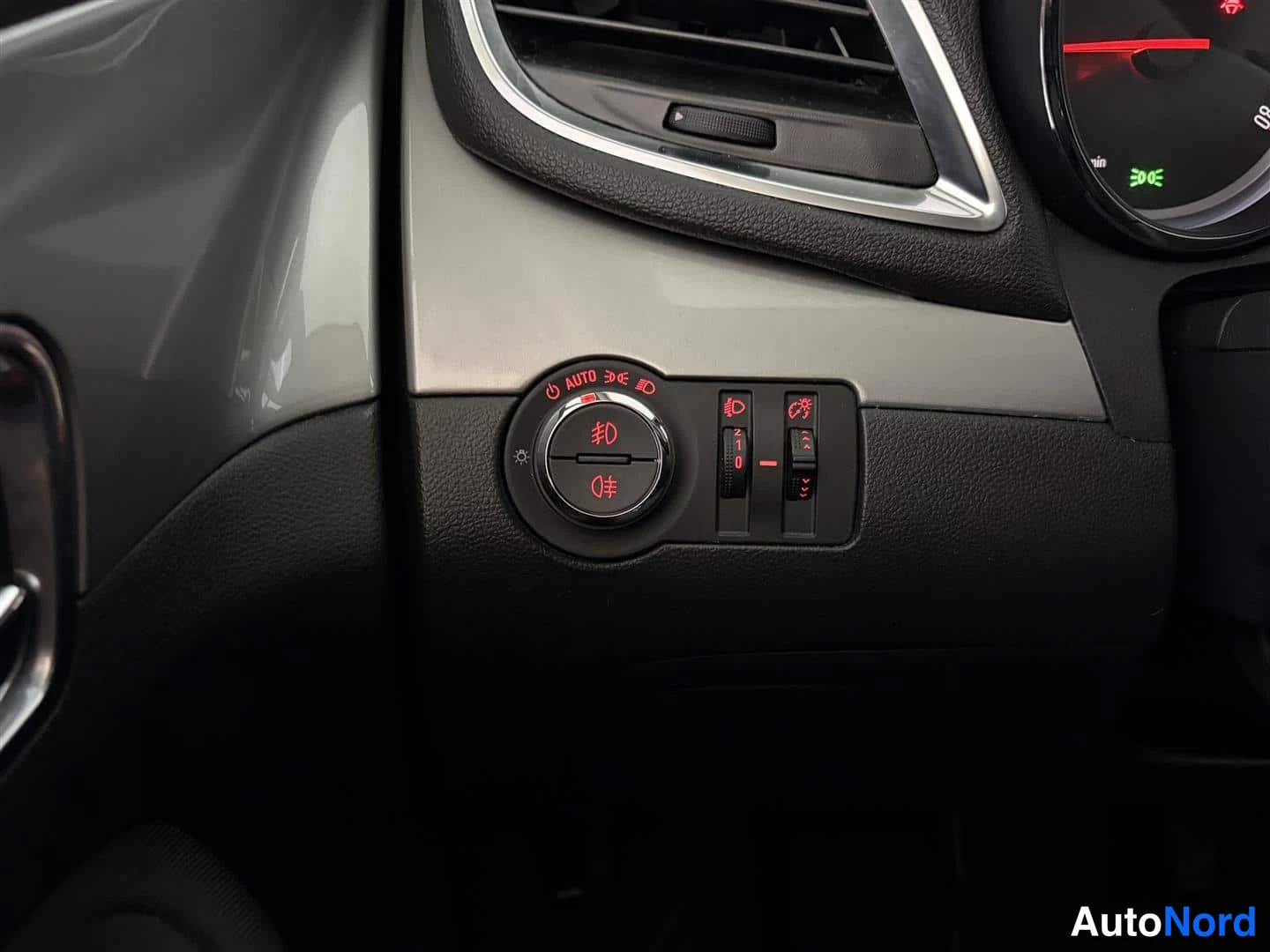 Sininen Opel Mokka 2016, yksityiskohta, kuva 29