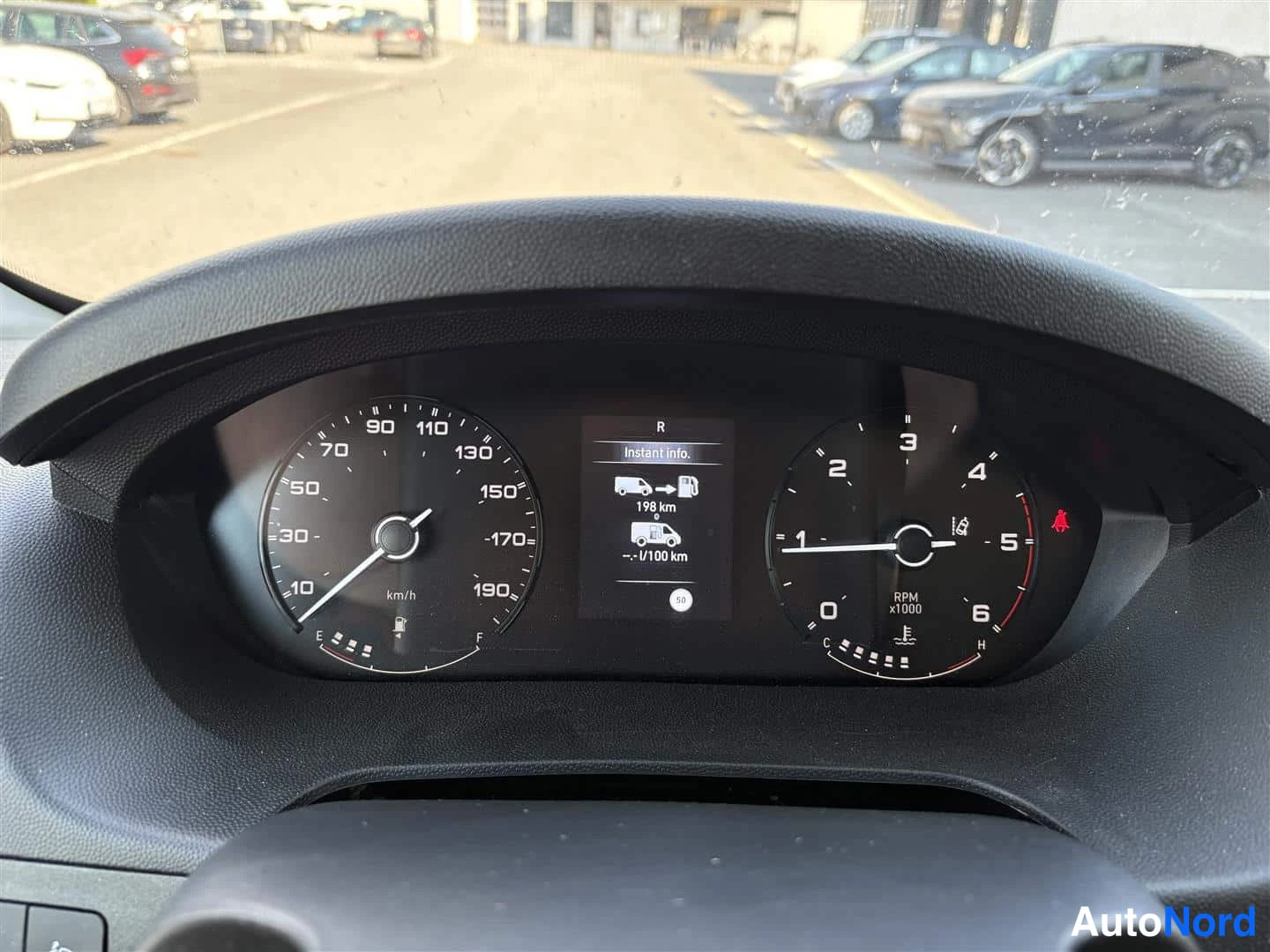 Valkoinen Opel Movano 2025, yksityiskohta, kuva 19