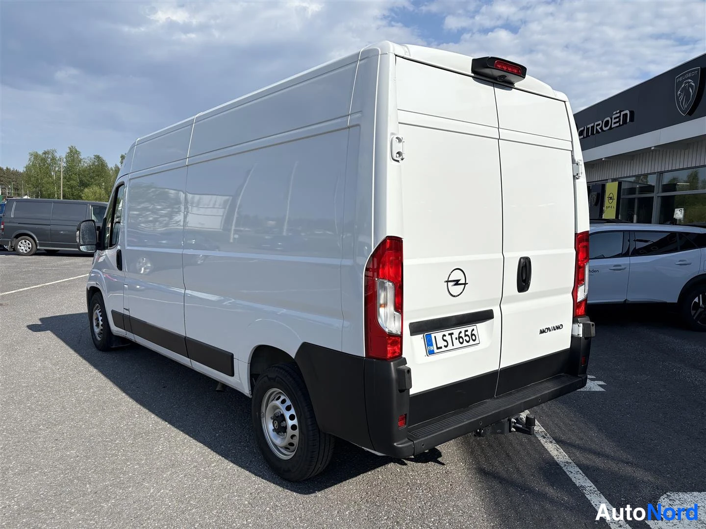 Valkoinen Opel Movano 2025, takaviisto, kuva 5