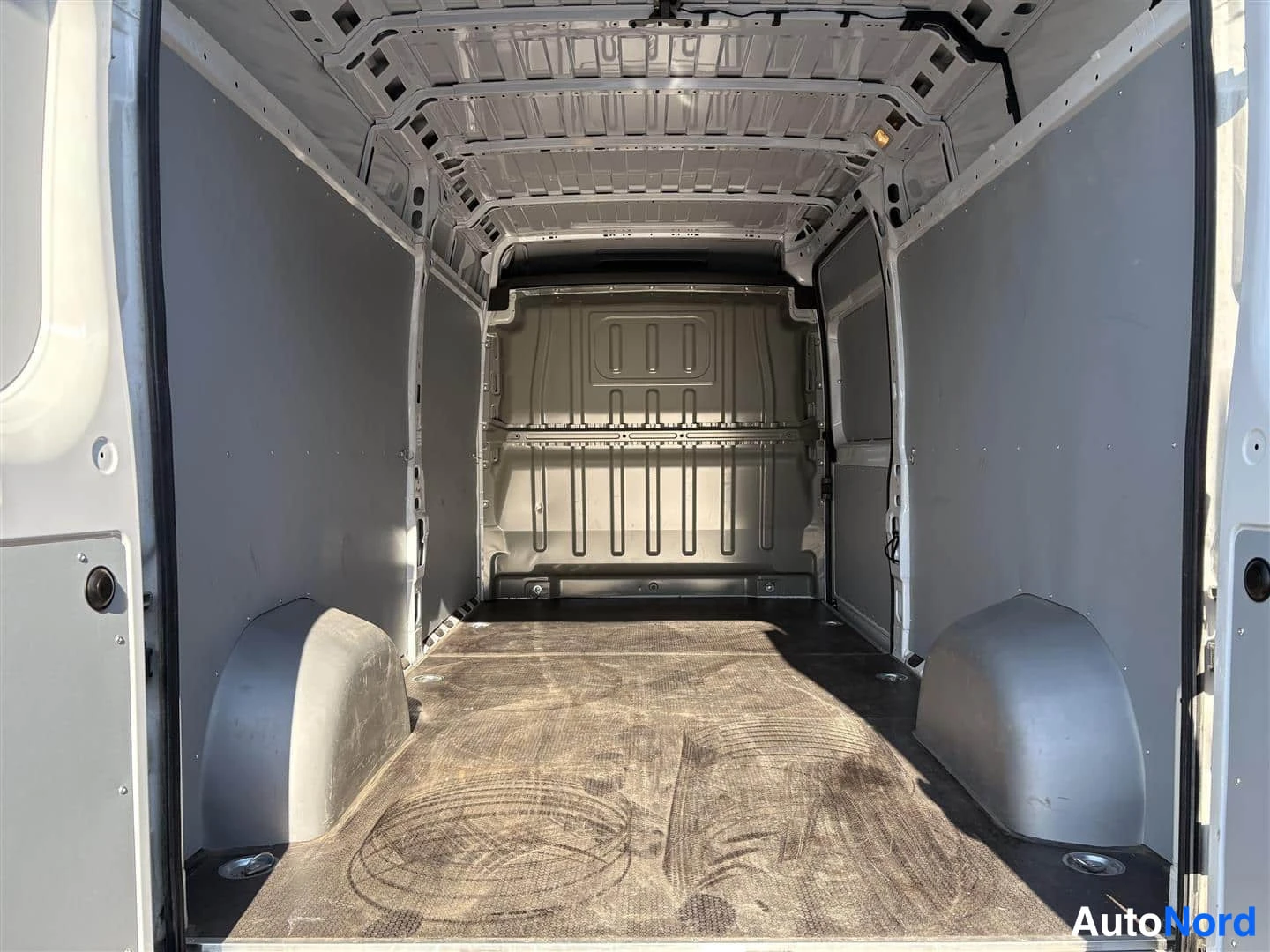Valkoinen Opel Movano 2025, tavaratila, kuva 10
