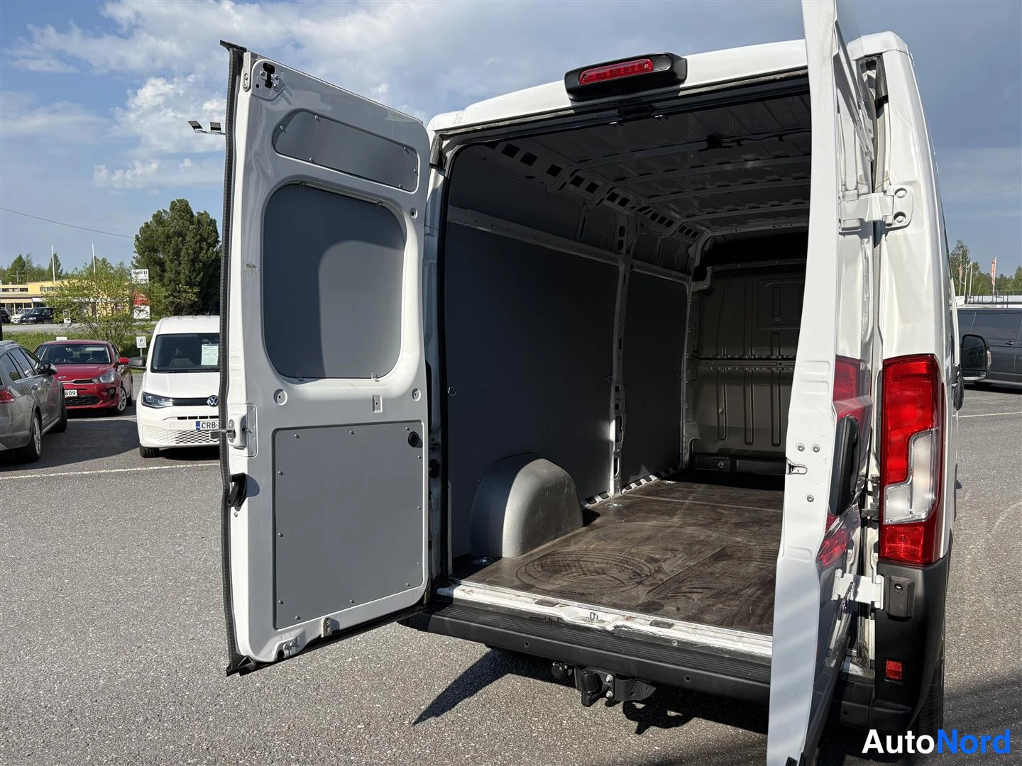 Valkoinen Opel Movano 2025, takaa, kuva 7