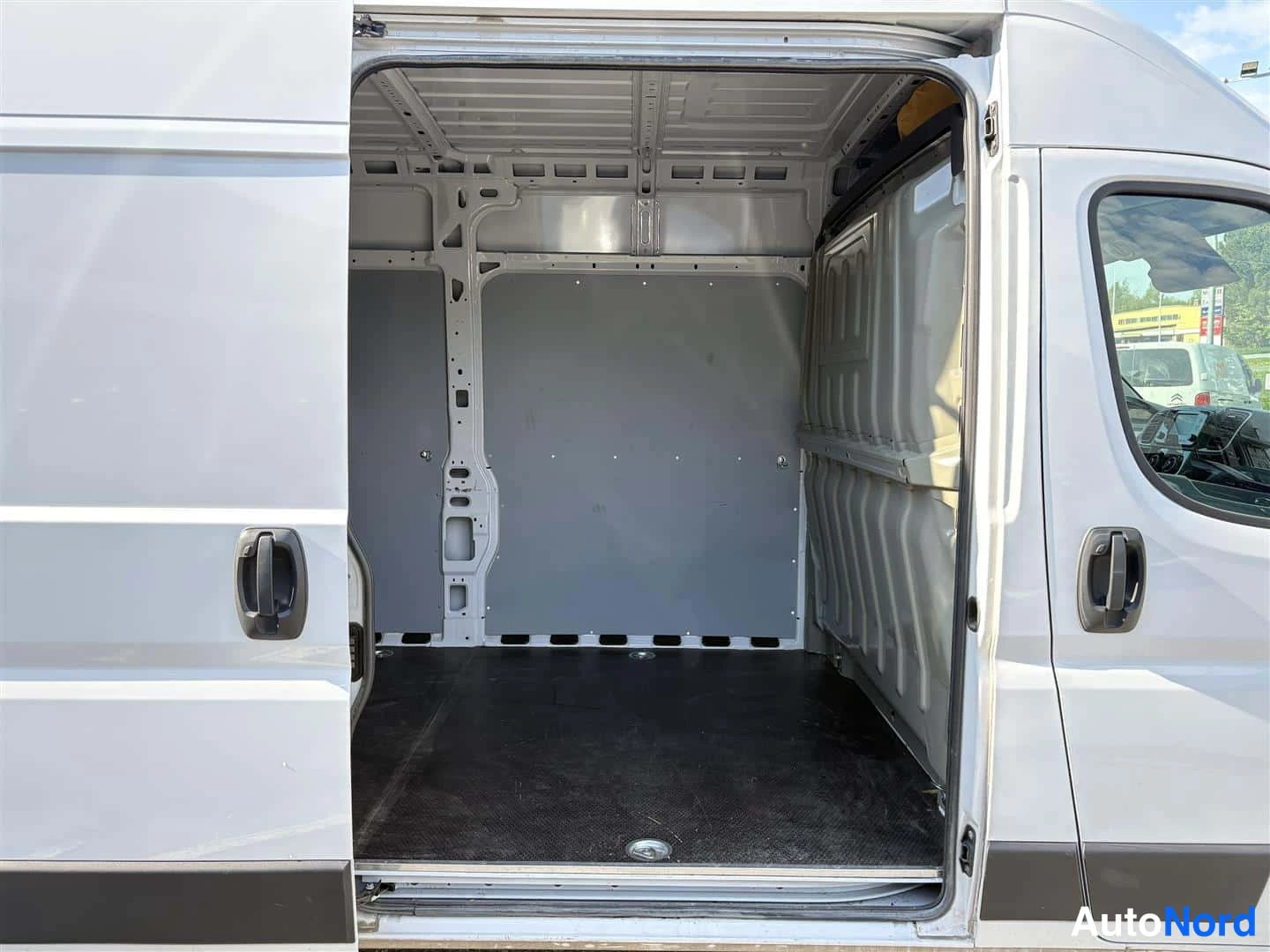 Valkoinen Opel Movano 2025, tavaratila, kuva 11