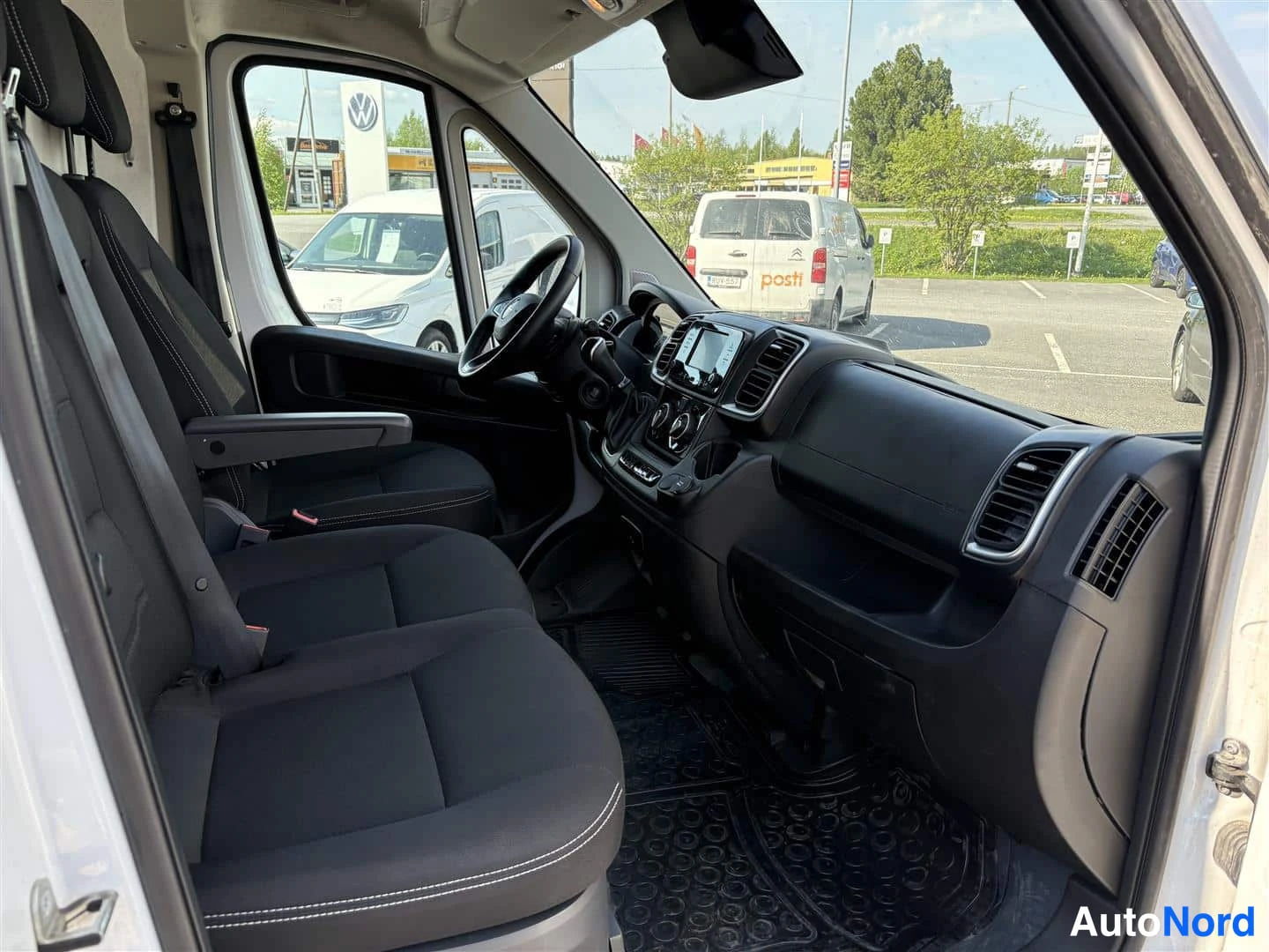Valkoinen Opel Movano 2025, ohjaamo, kuva 8