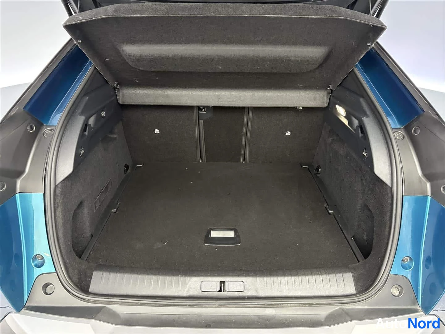 Sininen Peugeot 3008 2024, tavaratila, kuva 28