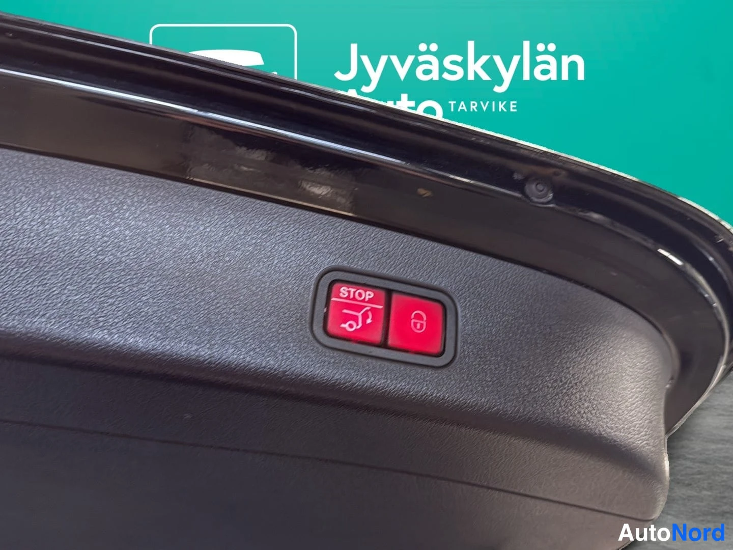 Musta Mercedes-Benz GLC 2023, yksityiskohta, kuva 29