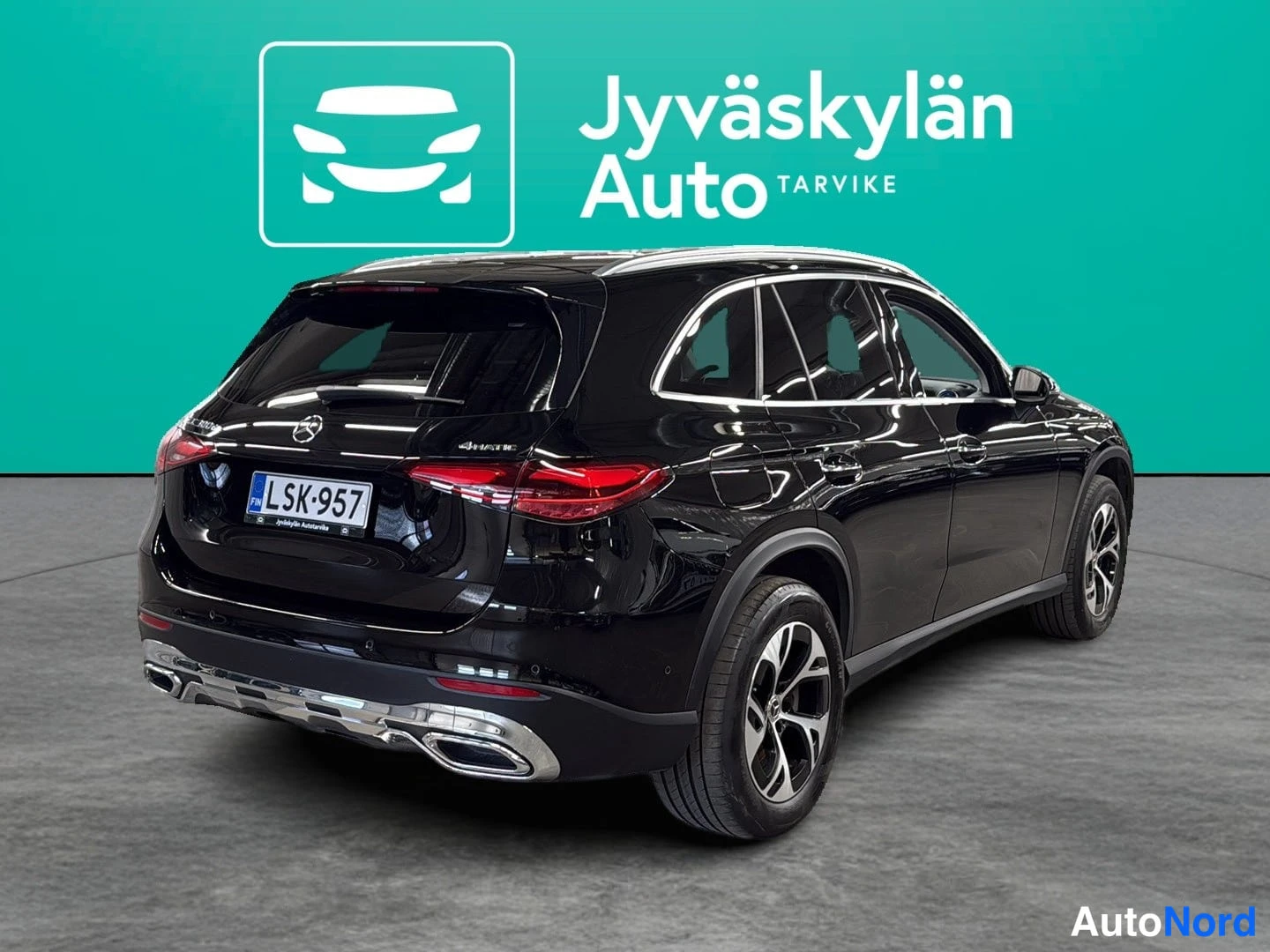 Musta Mercedes-Benz GLC 2023, takaviisto, kuva 5