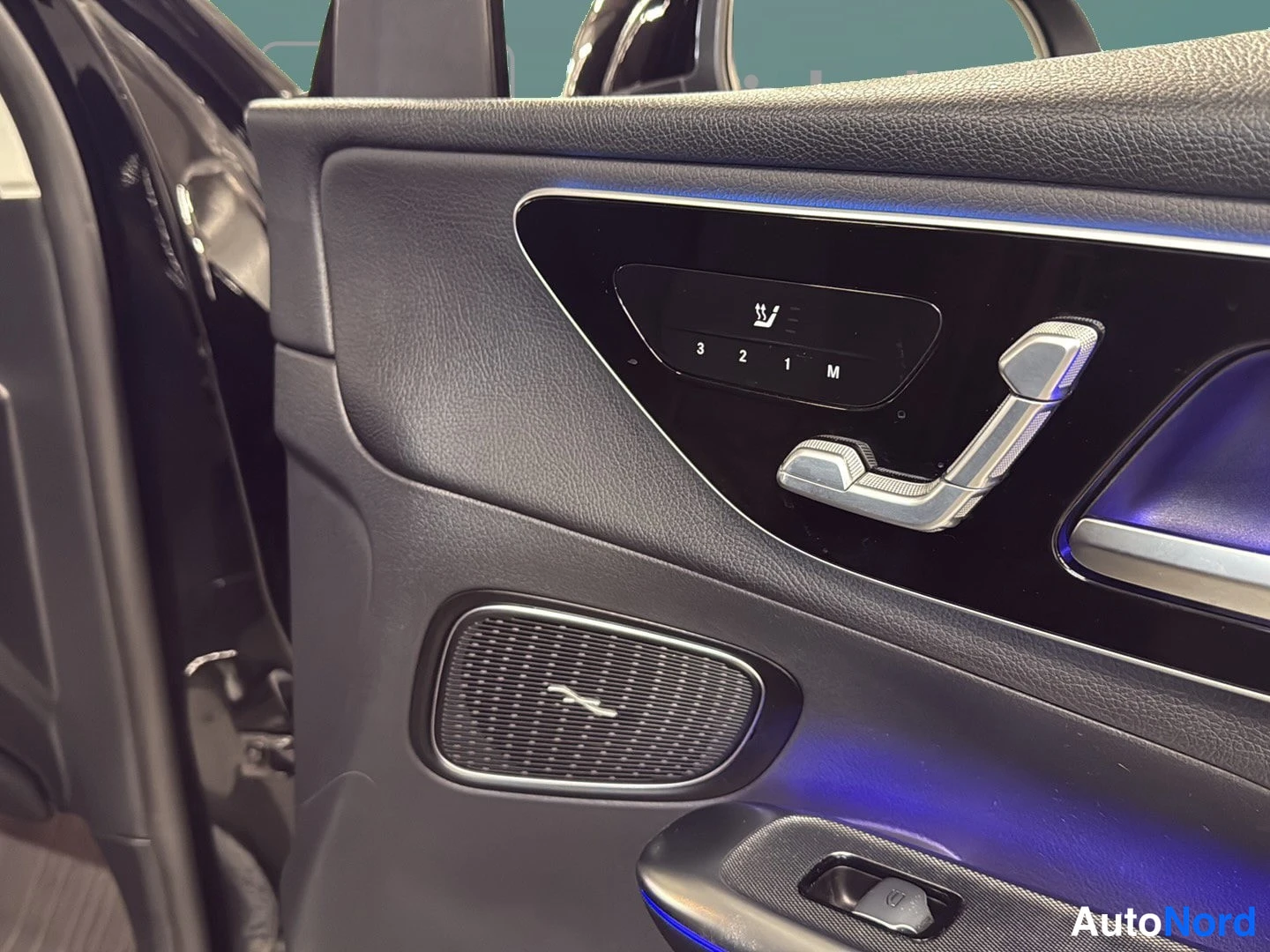 Musta Mercedes-Benz GLC 2023, yksityiskohta, kuva 28
