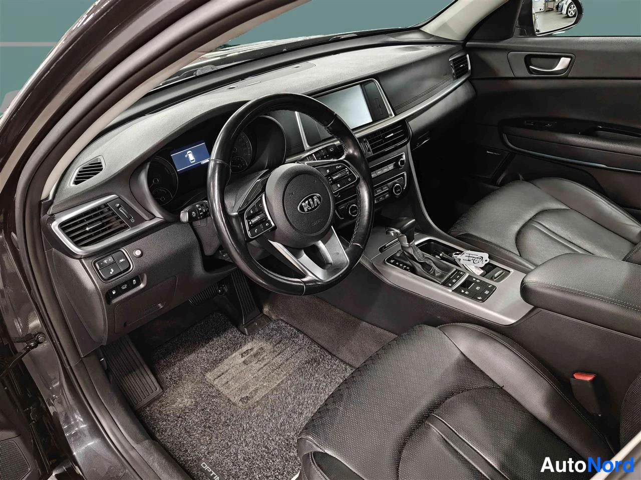 Harmaa Kia Optima 2020, ohjaamo, kuva 10