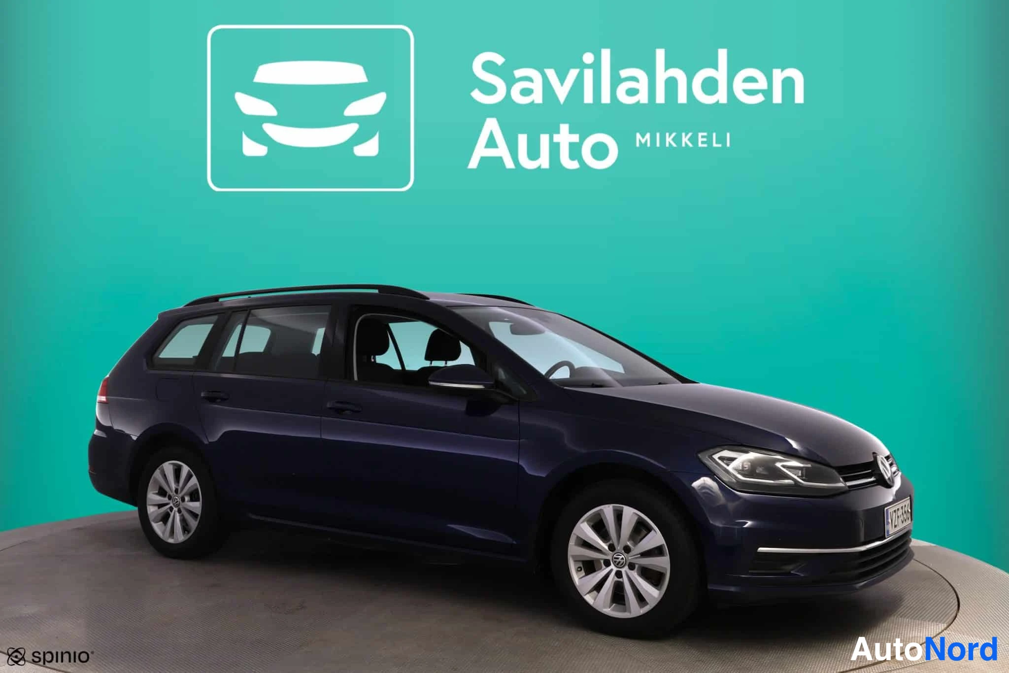 Sininen Volkswagen Golf 2017, etuviisto, keula oikealle, kuva 3