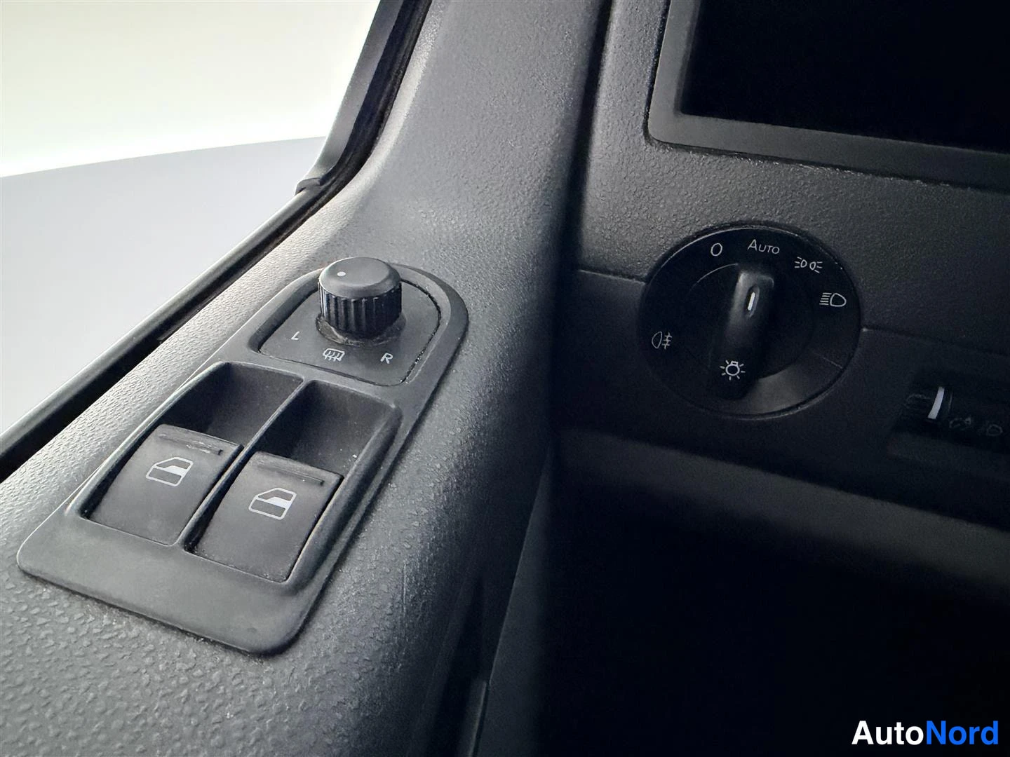 Sininen Volkswagen Transporter 2014, yksityiskohta, kuva 19