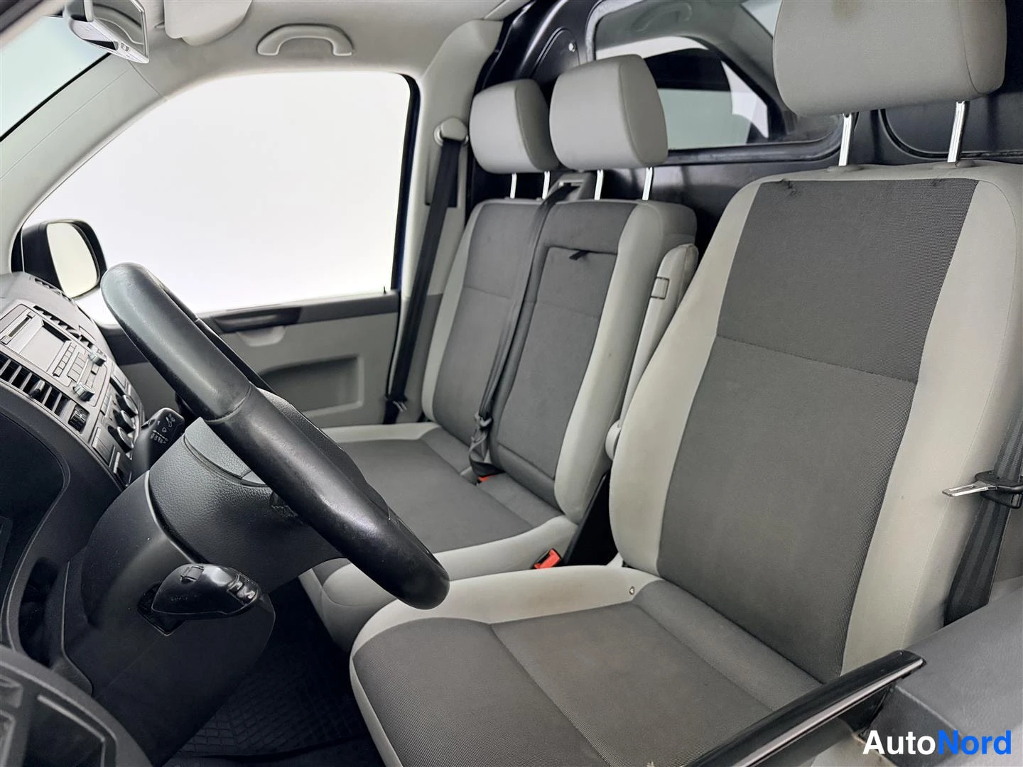 Sininen Volkswagen Transporter 2014, etuistuimet, kuva 15