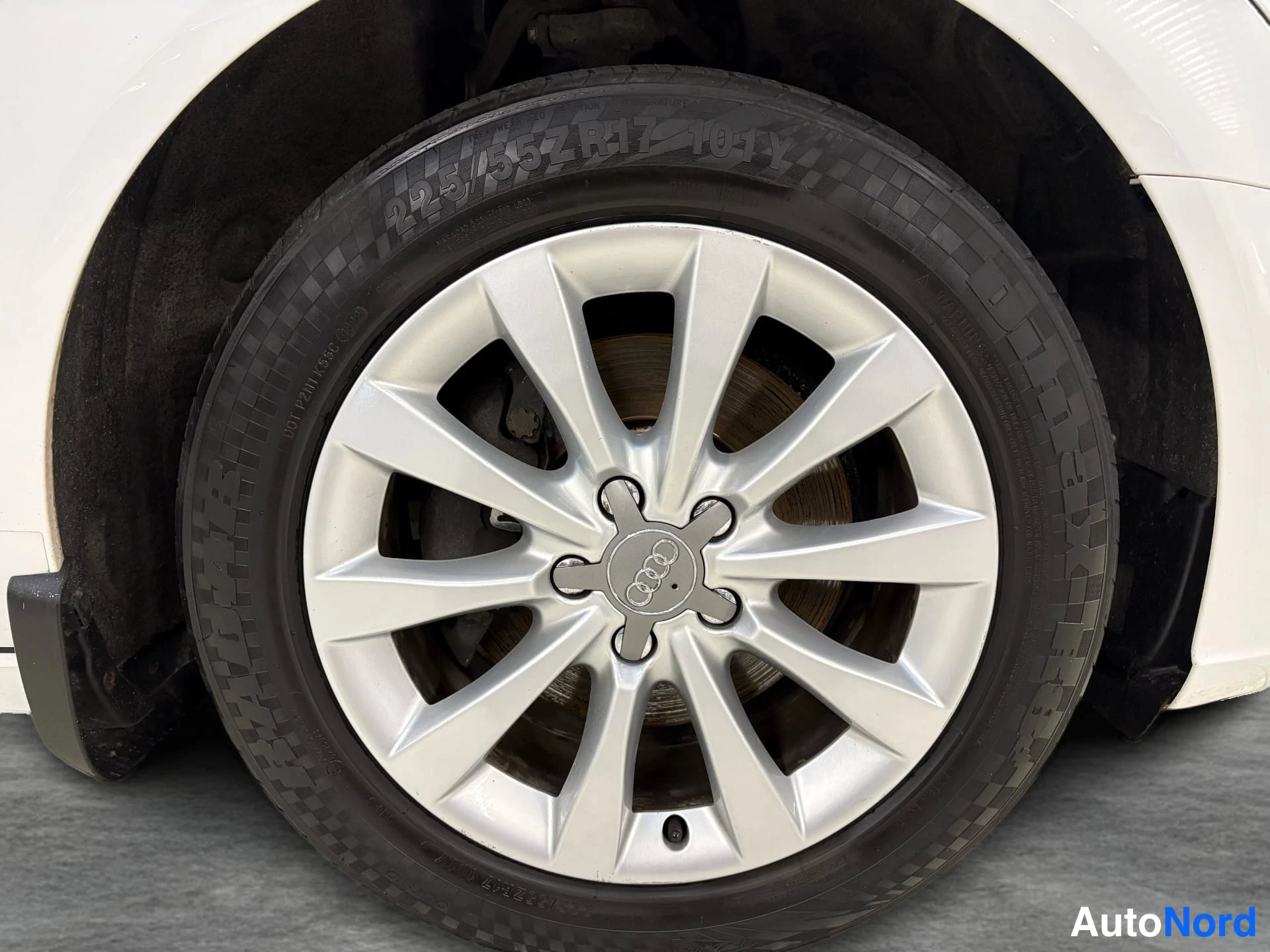 Valkoinen Audi A6 2012, yksityiskohta, kuva 13