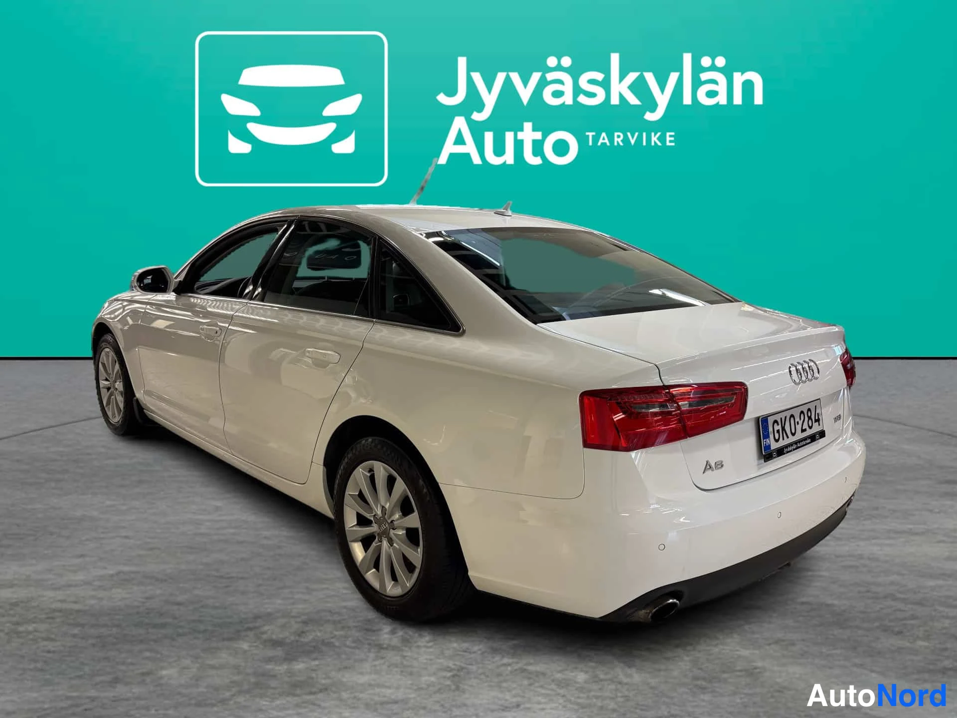 Valkoinen Audi A6 2012, takaviisto, kuva 4