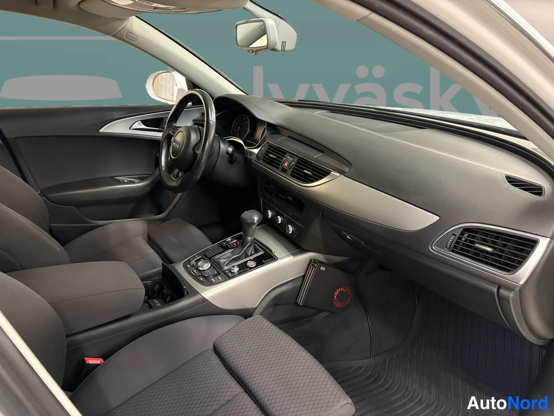 Valkoinen Audi A6 2012, ohjaamo, kuva 8