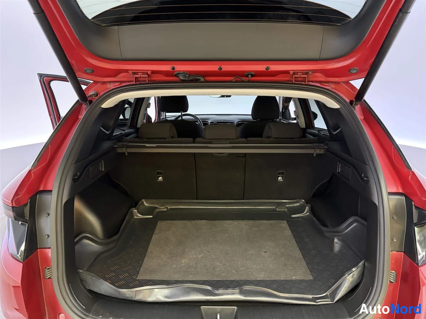 Punainen Hyundai Tucson 2023, tavaratila, kuva 22