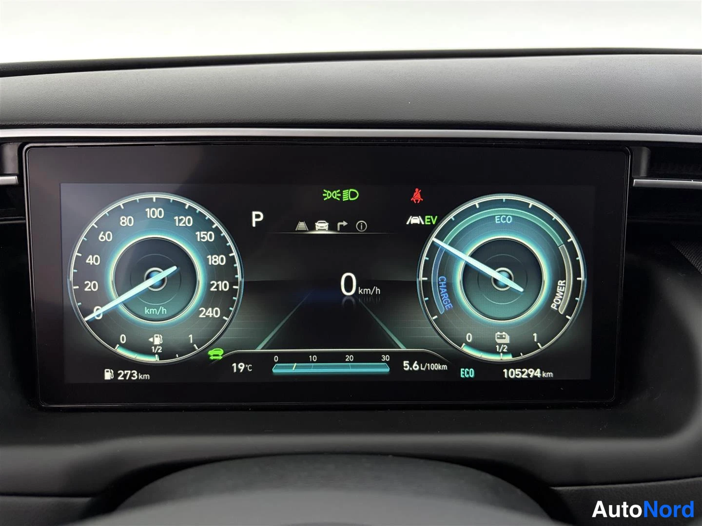Punainen Hyundai Tucson 2023, yksityiskohta, kuva 24