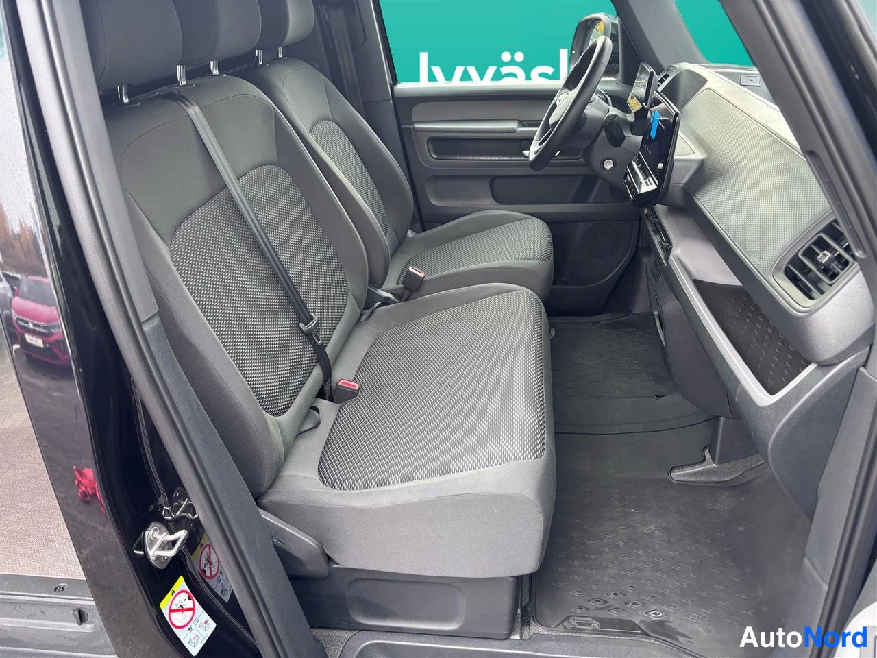 Black Volkswagen ID 2023, front seats, photo 12