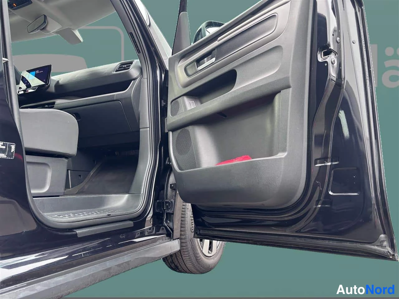 Black Volkswagen ID 2023, detail, photo 17