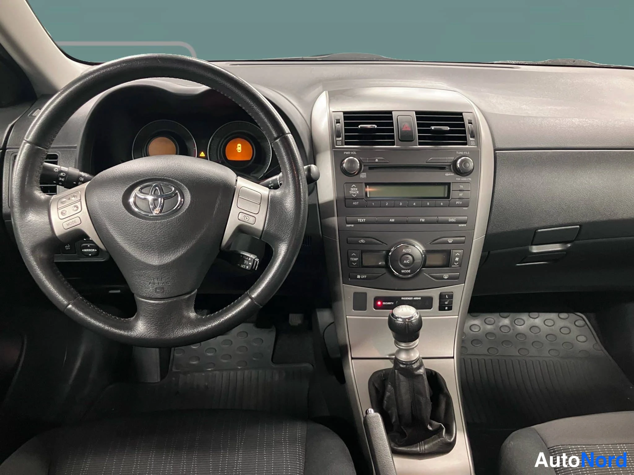 Harmaa Toyota Corolla 2010, ohjaamo, kuva 11