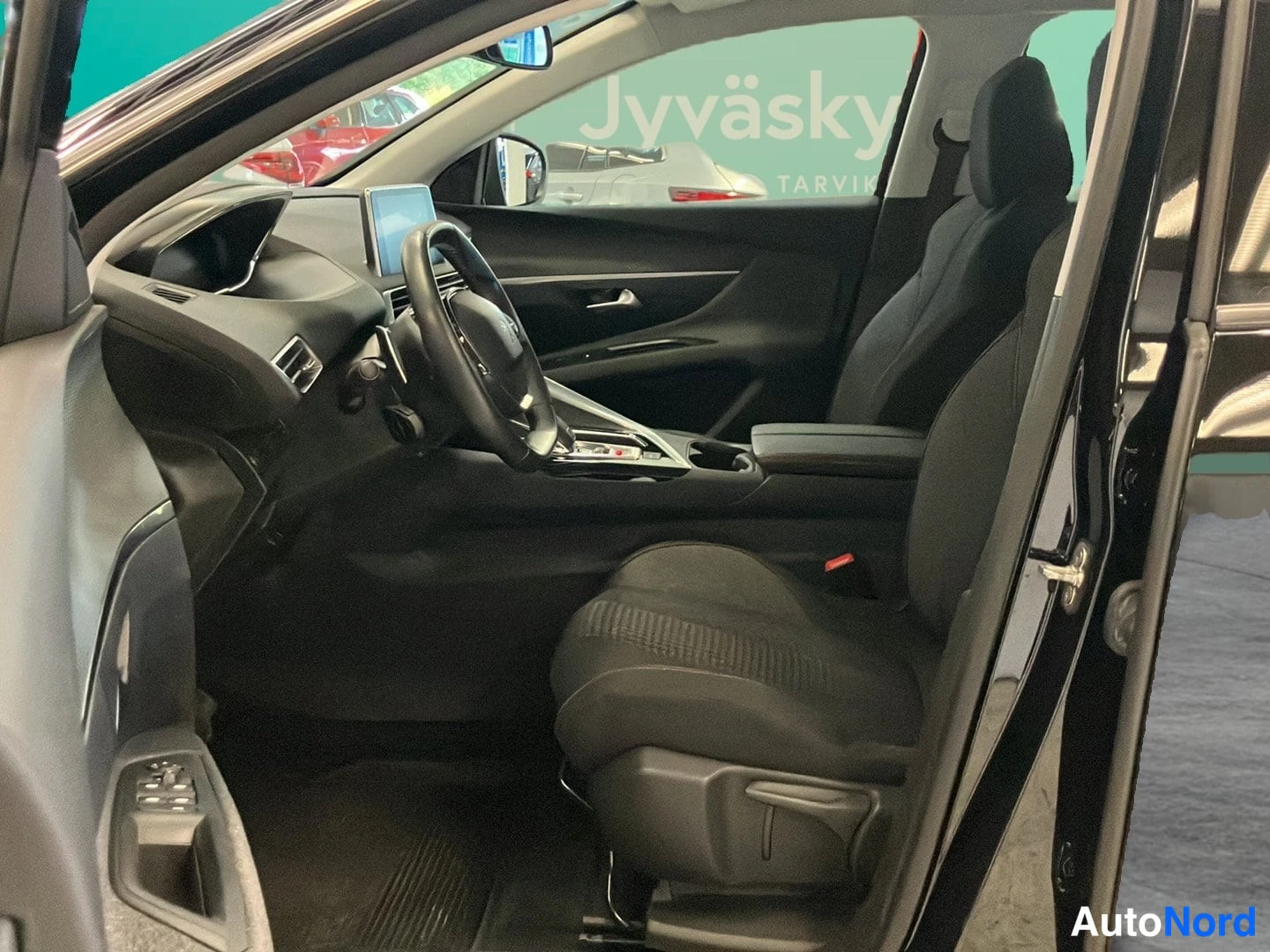 Musta Peugeot 3008 2020, ohjaamo, kuva 5