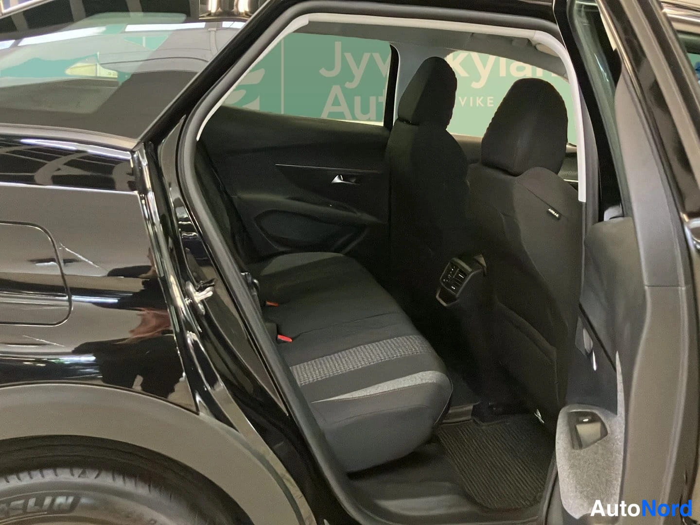 Musta Peugeot 3008 2020, takaistuimet, kuva 9