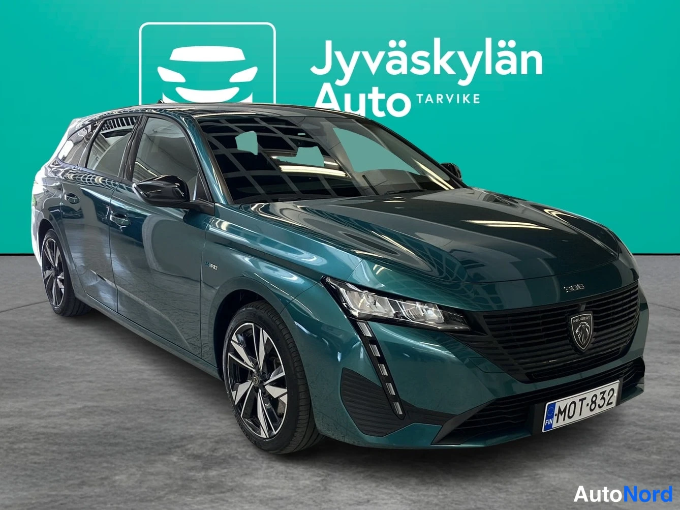 Sininen Peugeot 308 2023, etuviisto, keula oikealle, kuva 2