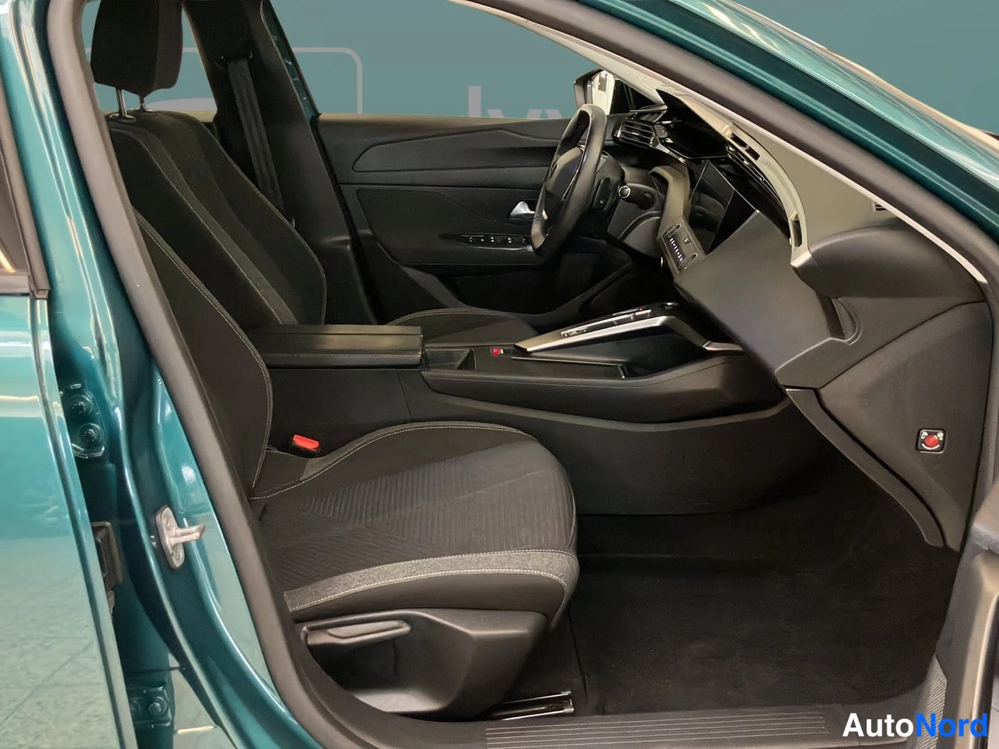 Sininen Peugeot 308 2023, etuistuimet, kuva 7