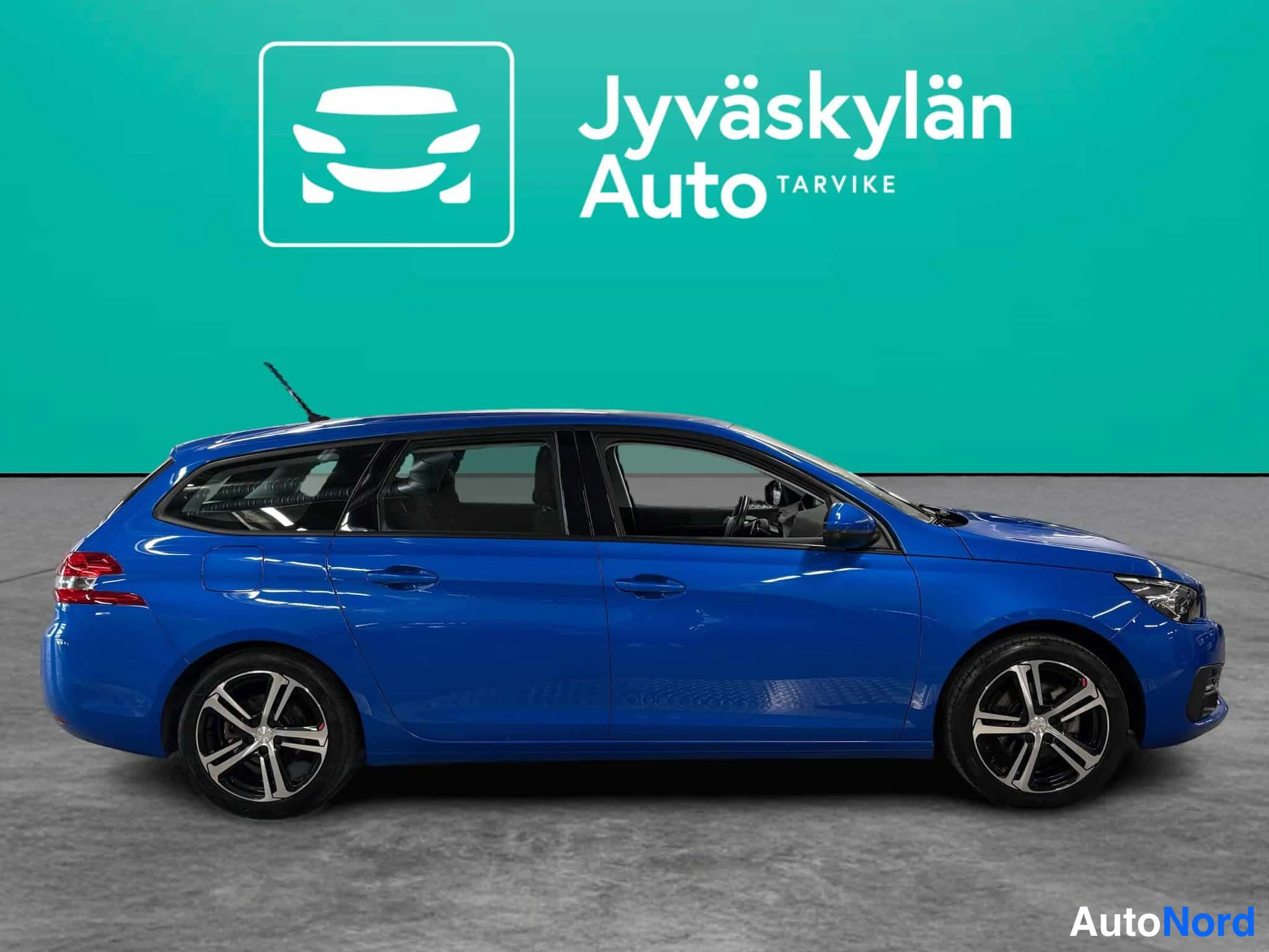 Sininen Peugeot 308 2020, etuviisto, keula oikealle, kuva 7