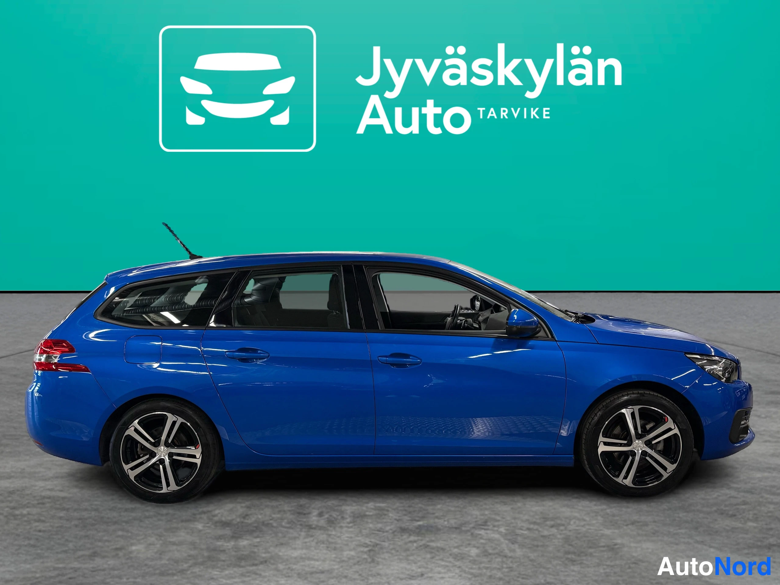 Sininen Peugeot 308 2020, etuviisto, keula oikealle, kuva 8