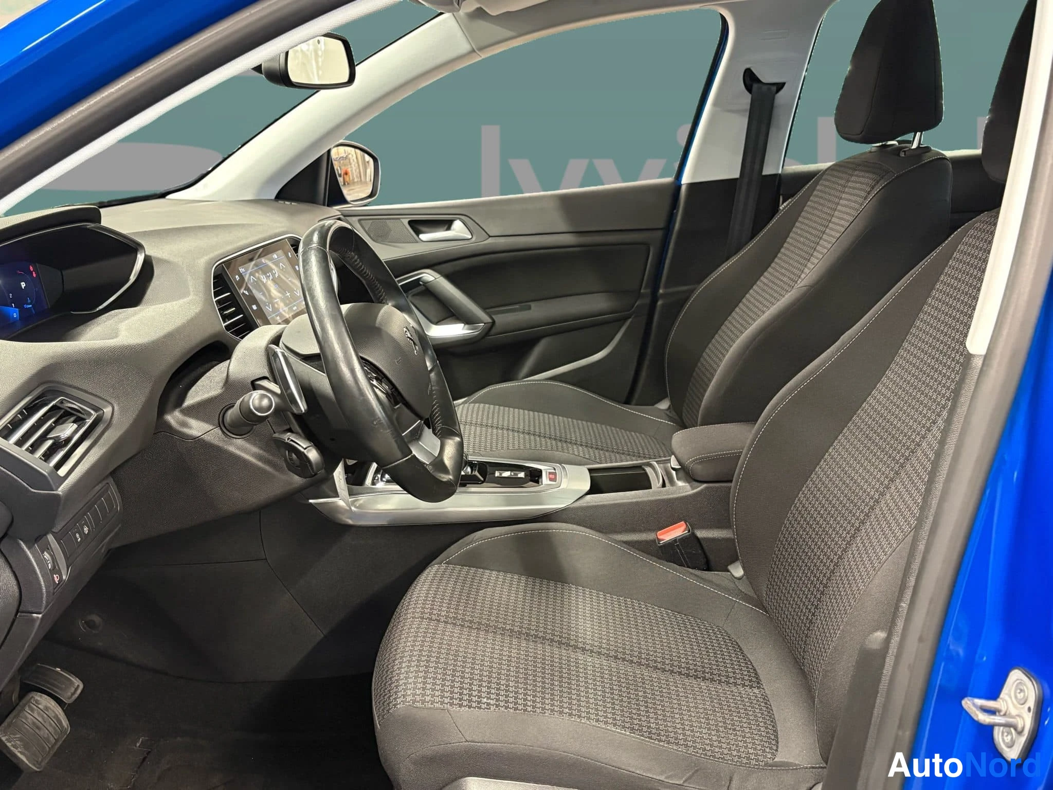 Sininen Peugeot 308 2020, ohjaamo, kuva 17