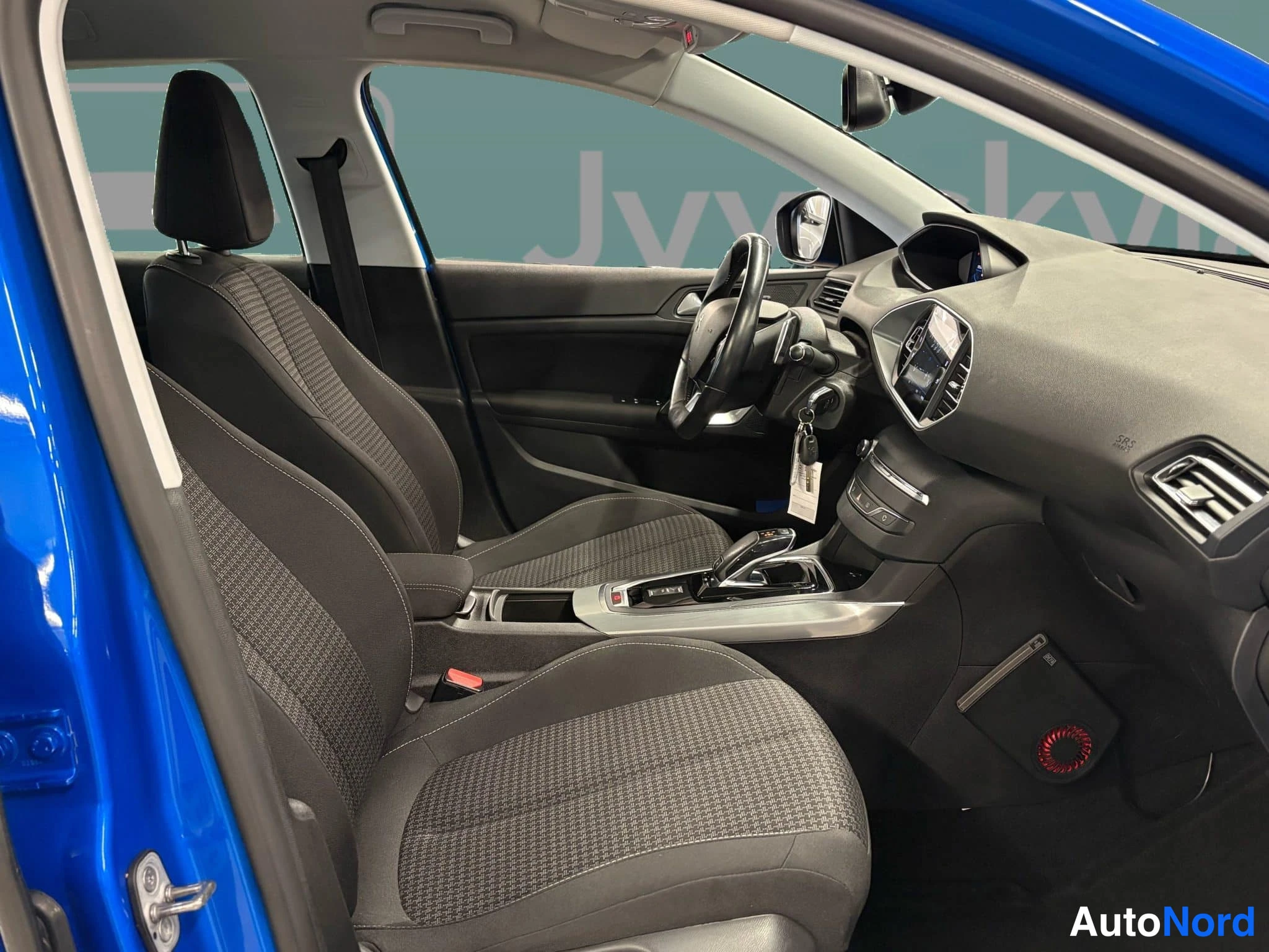 Sininen Peugeot 308 2020, ohjaamo, kuva 21