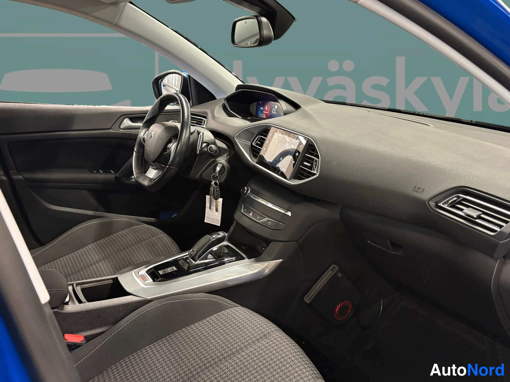 Sininen Peugeot 308 2020, ohjaamo, kuva 19