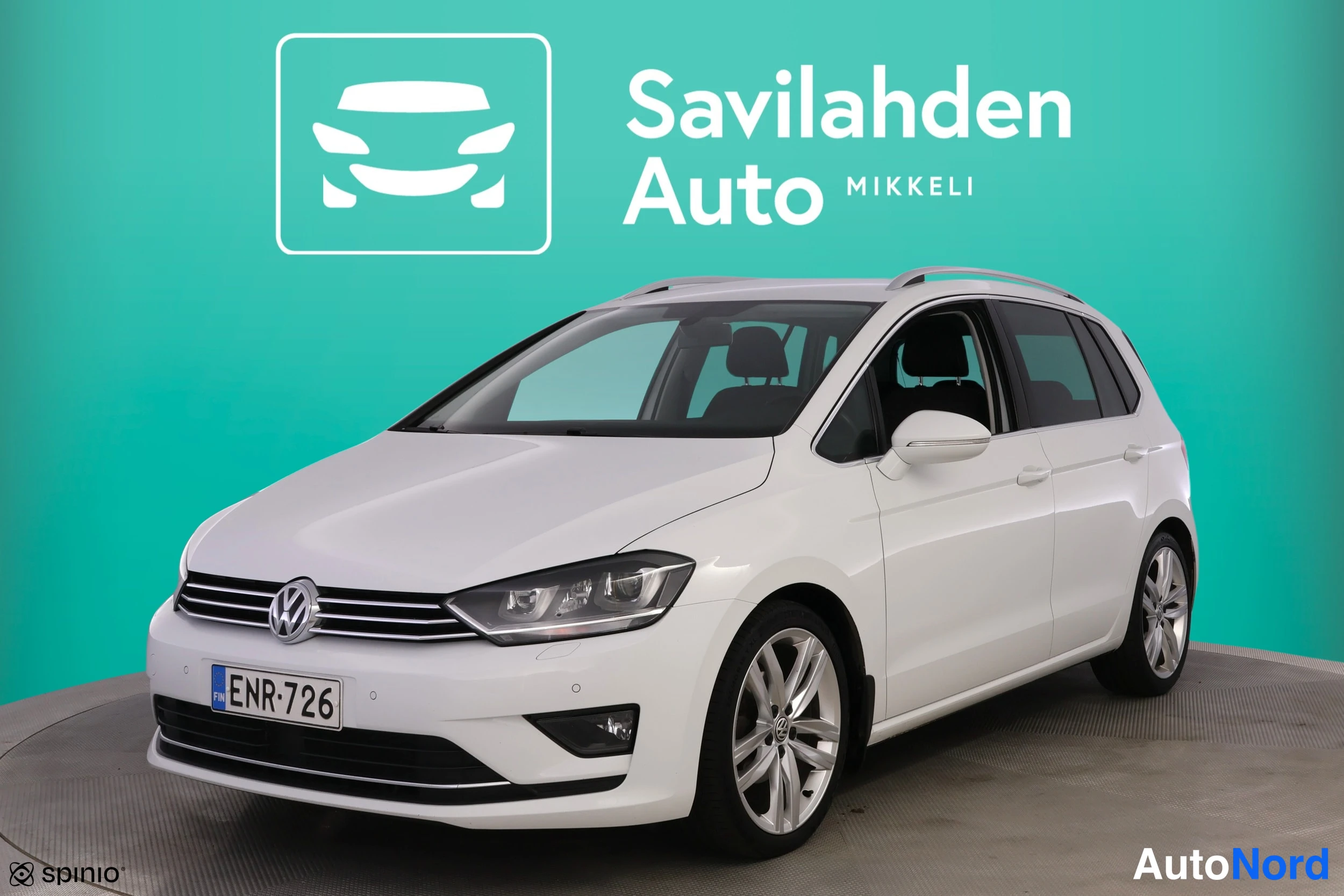 Valkoinen Volkswagen Golf Sportsvan 2015, etuviisto, keula vasemmalle, kuva 2