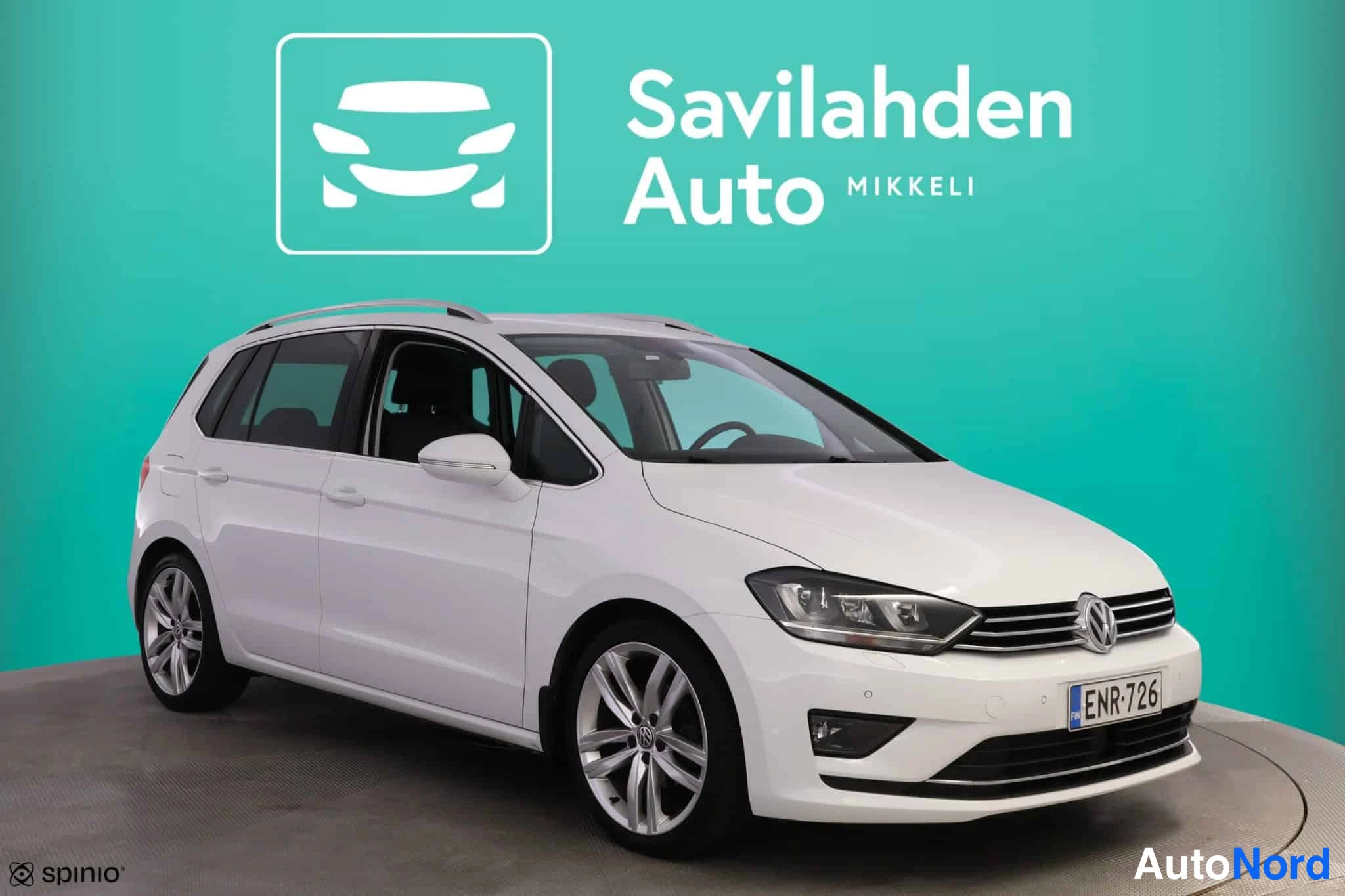 Valkoinen Volkswagen Golf Sportsvan 2015, etuviisto, keula oikealle, kuva 5