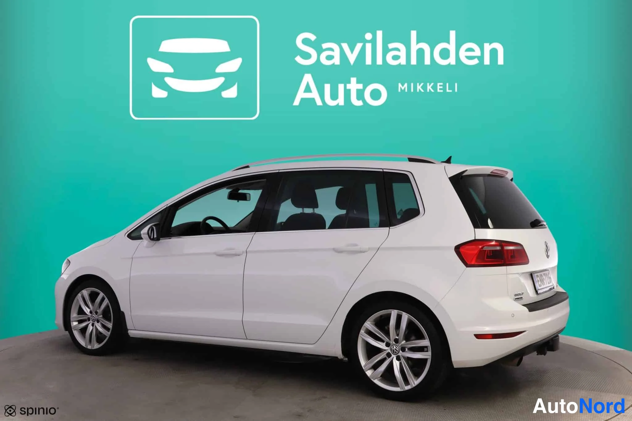 Valkoinen Volkswagen Golf Sportsvan 2015, takaviisto, kuva 11