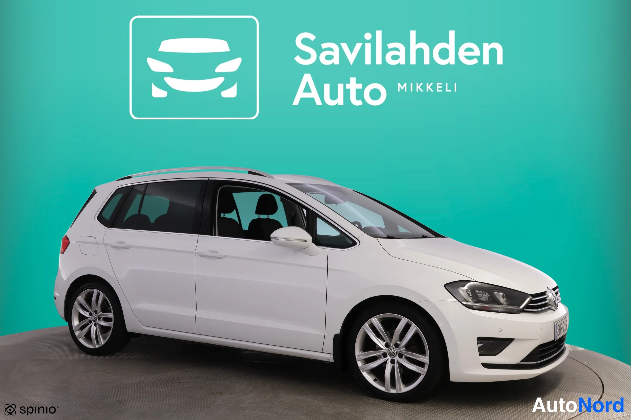 Valkoinen Volkswagen Golf Sportsvan 2015, etuviisto, keula oikealle, kuva 4