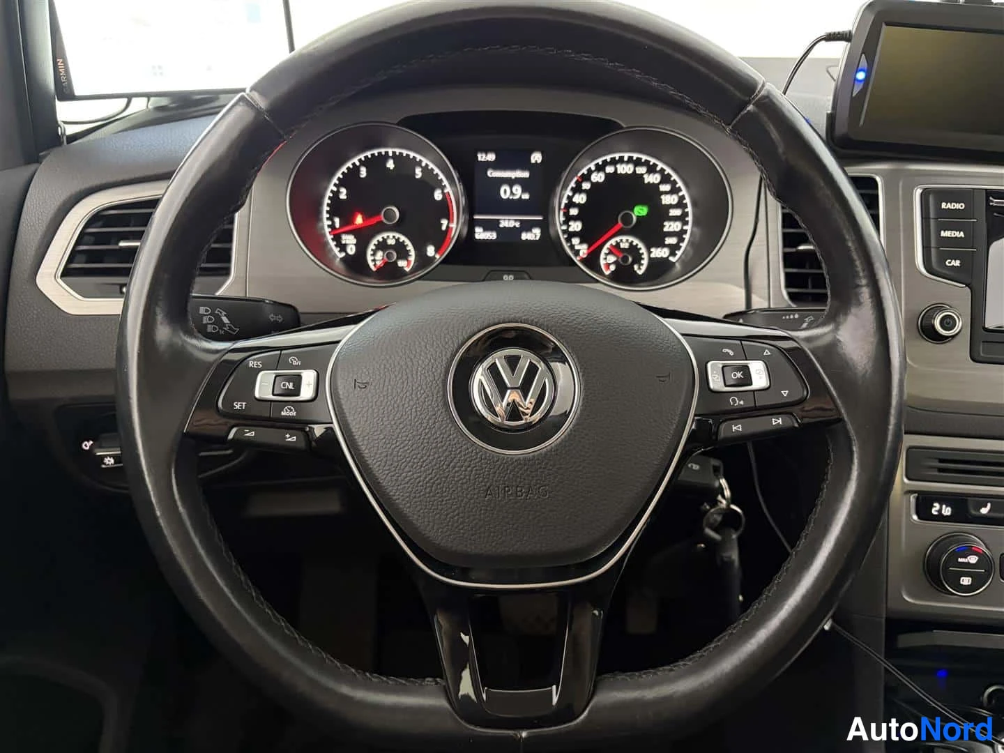Valkoinen Volkswagen Golf Sportsvan 2014, yksityiskohta, kuva 22