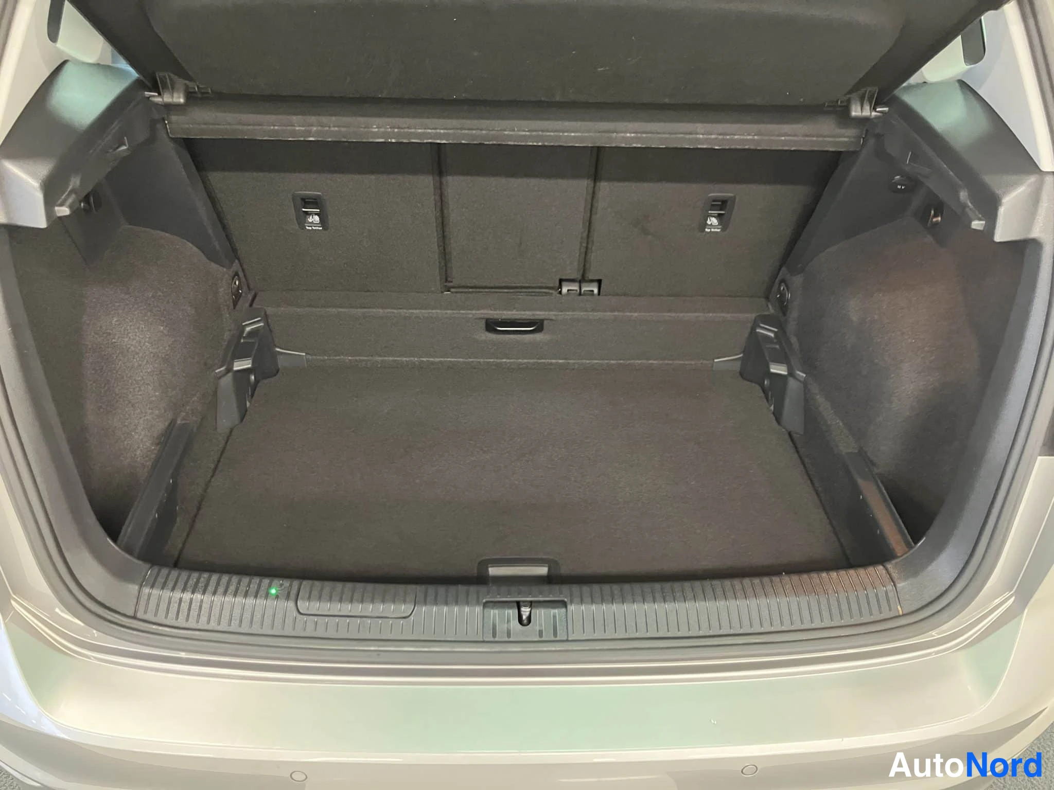 Harmaa Volkswagen Golf Sportsvan 2018, tavaratila, kuva 19