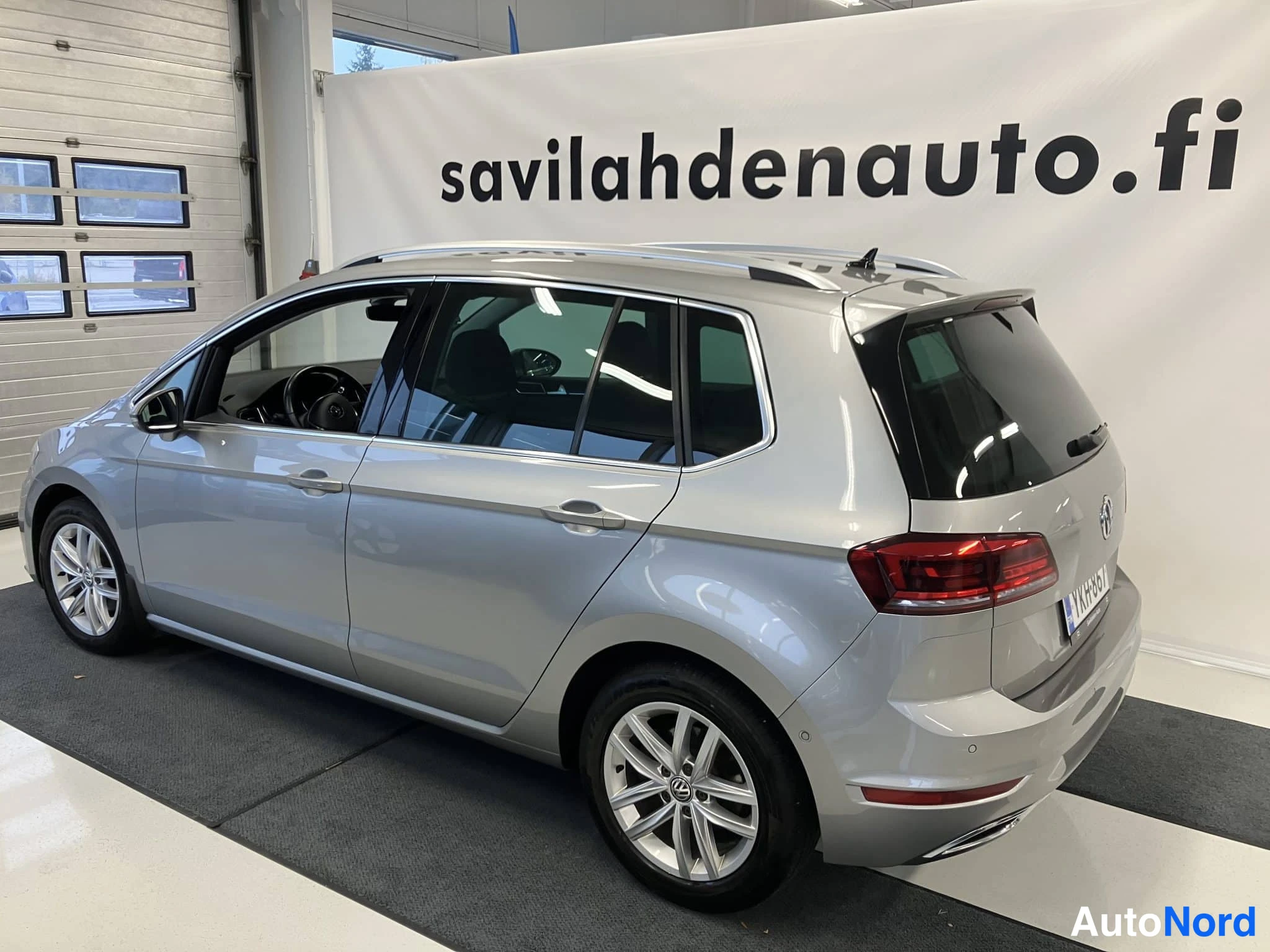 Harmaa Volkswagen Golf Sportsvan 2018, takaviisto, kuva 7