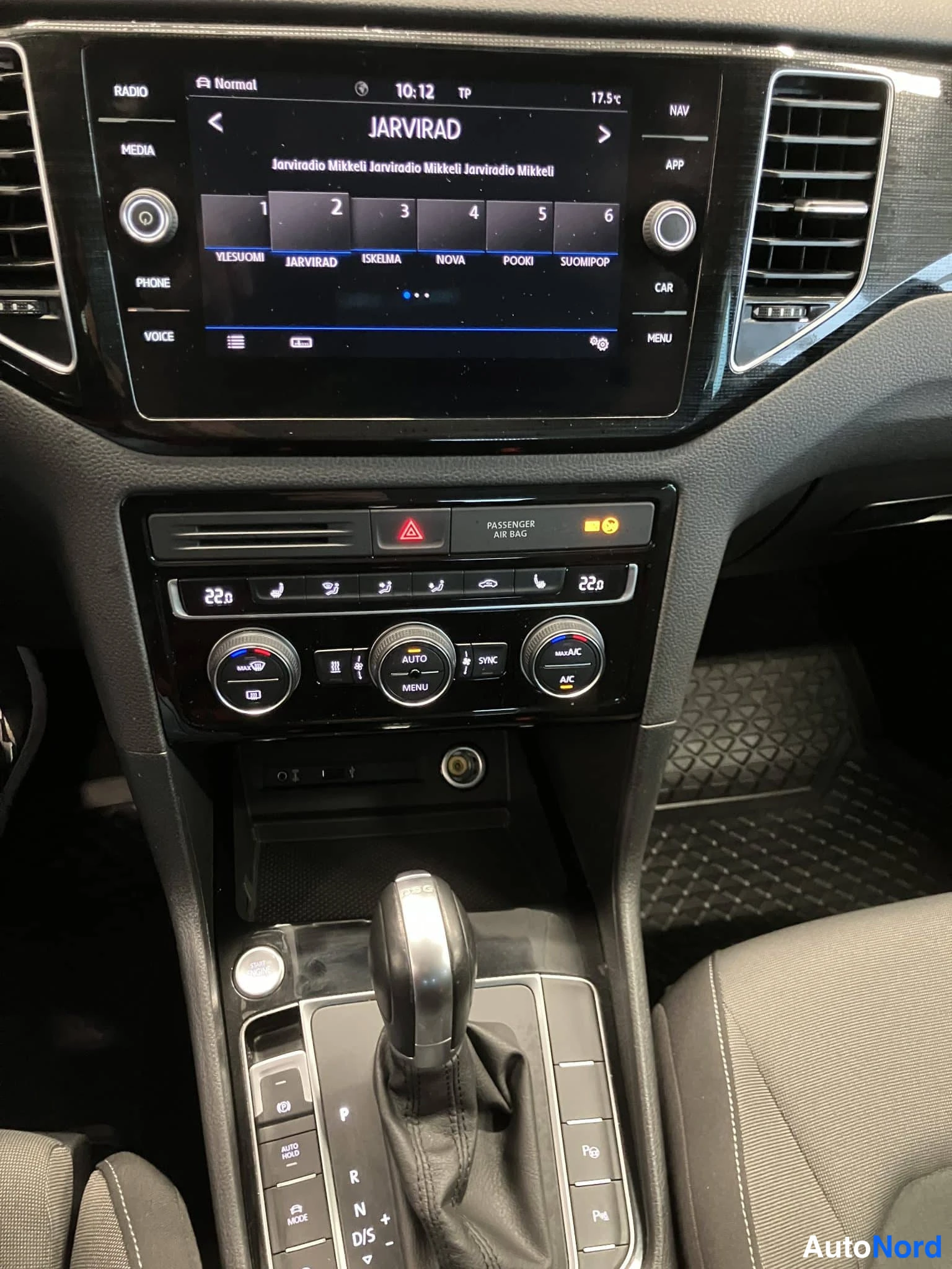 Harmaa Volkswagen Golf Sportsvan 2018, ohjaamo, kuva 15