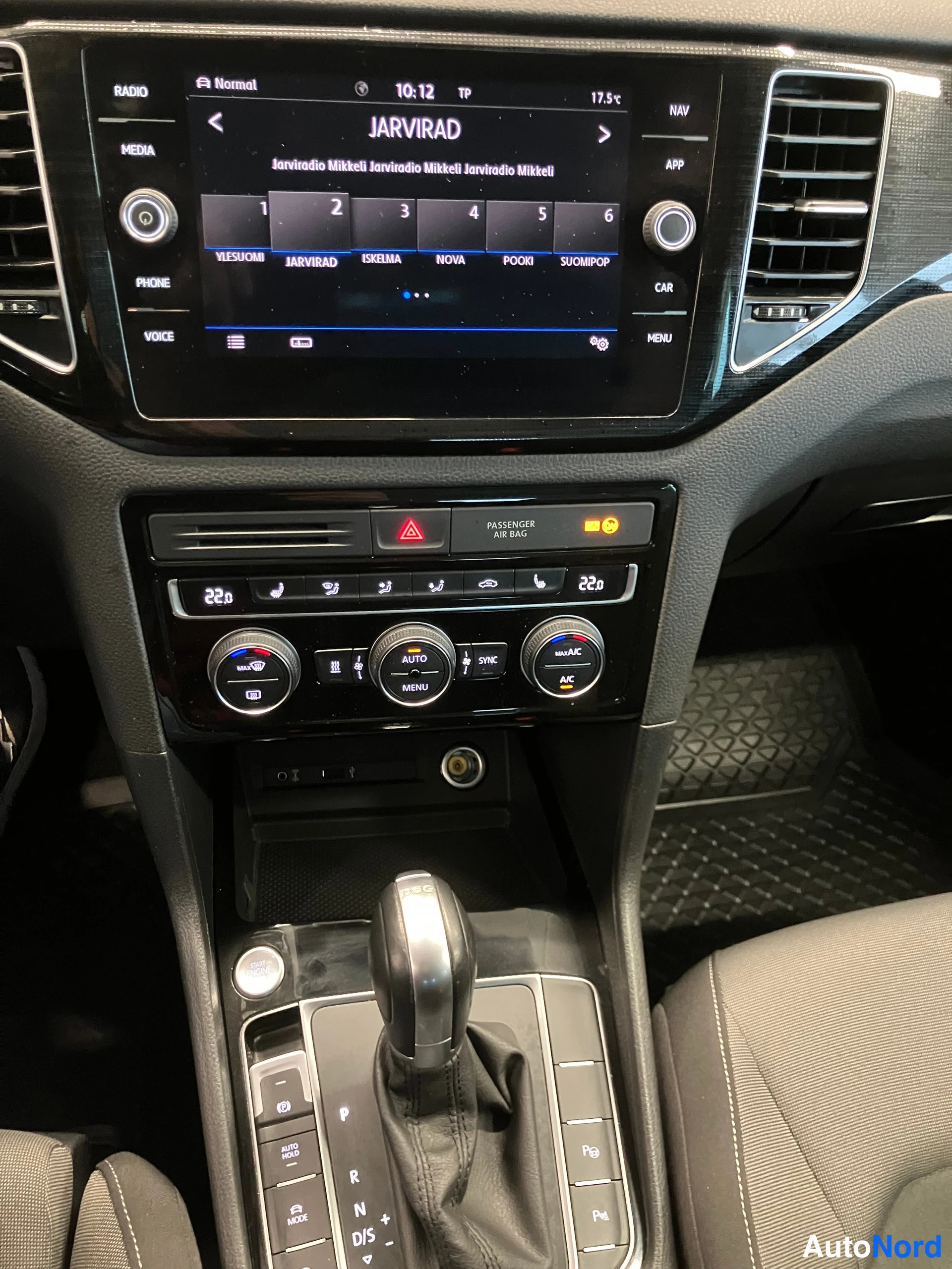 Harmaa Volkswagen Golf Sportsvan 2018, ohjaamo, kuva 16