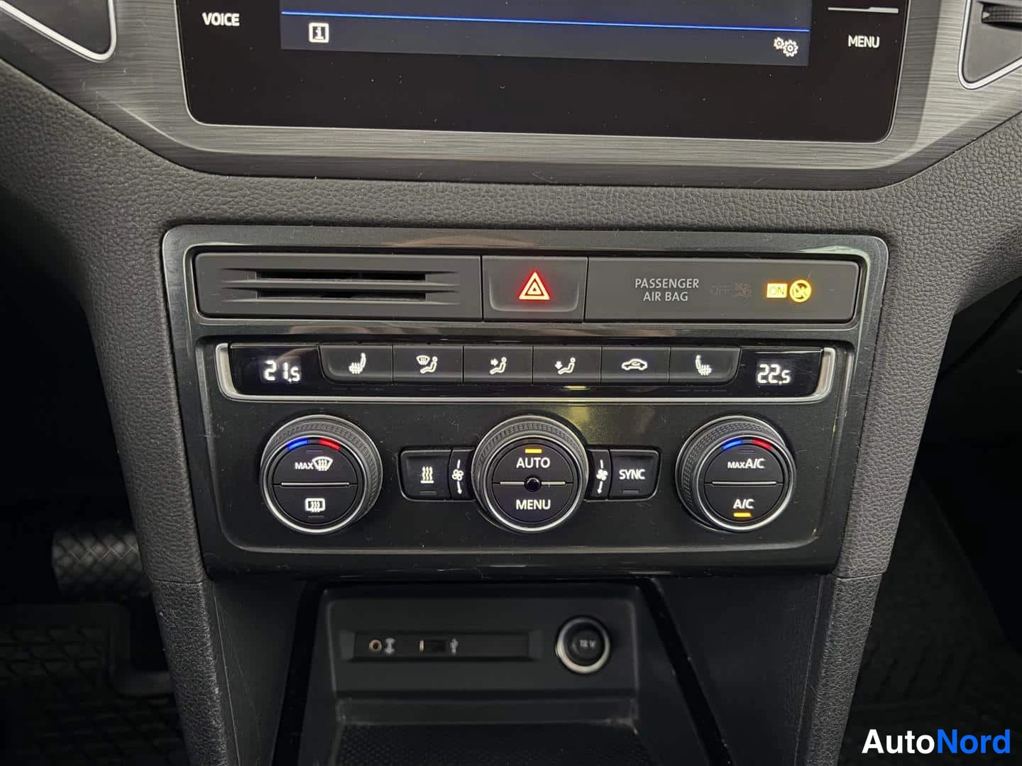 Punainen Volkswagen Golf Sportsvan 2018, yksityiskohta, kuva 26