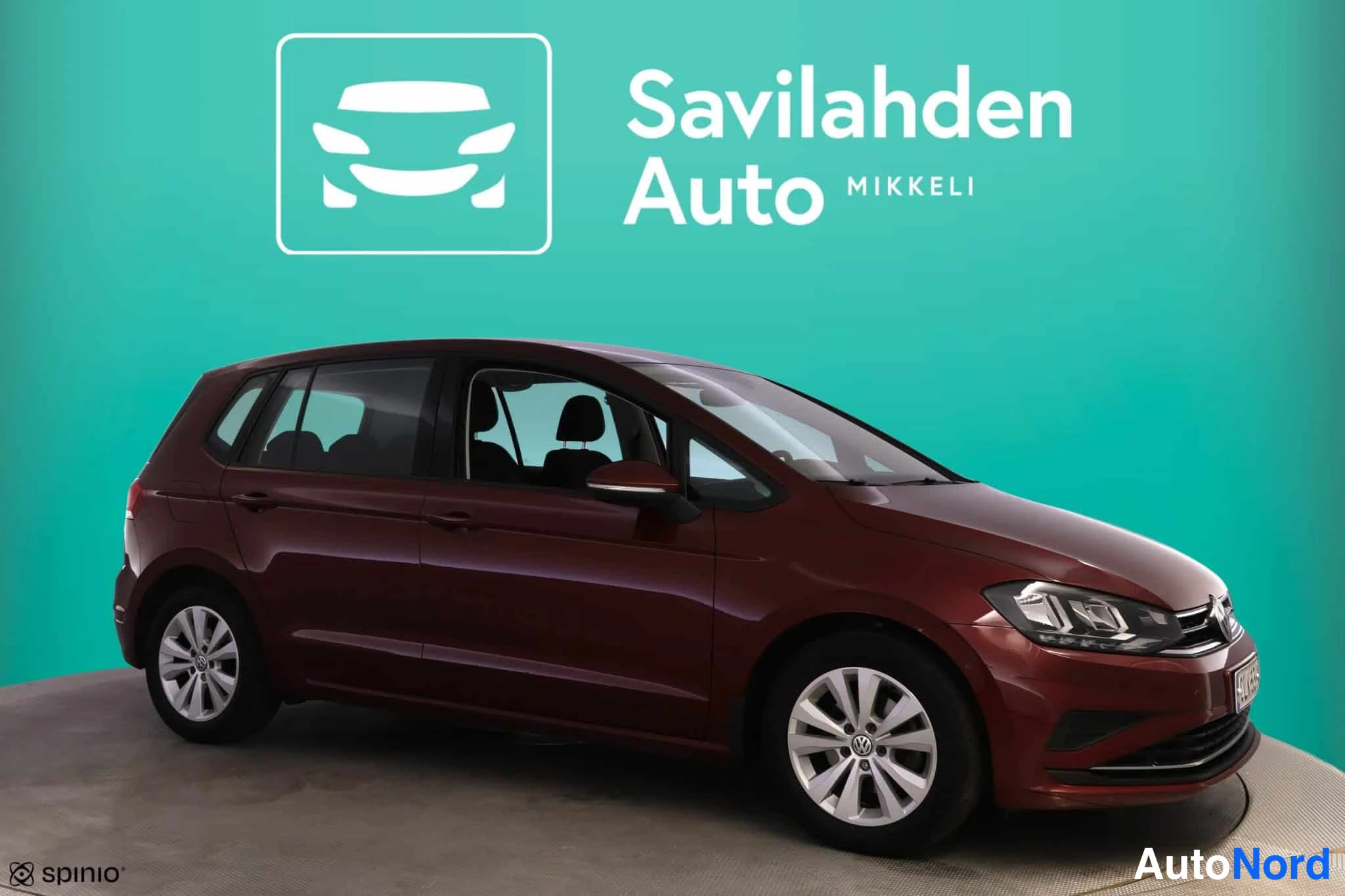 Punainen Volkswagen Golf Sportsvan 2018, etuviisto, keula oikealle, kuva 3