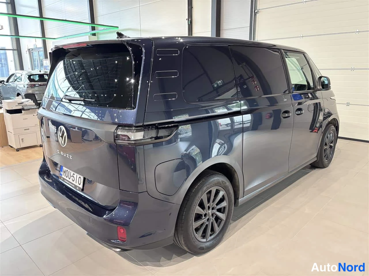 Blå Volkswagen ID 2022, snett bakifrån, bild 5