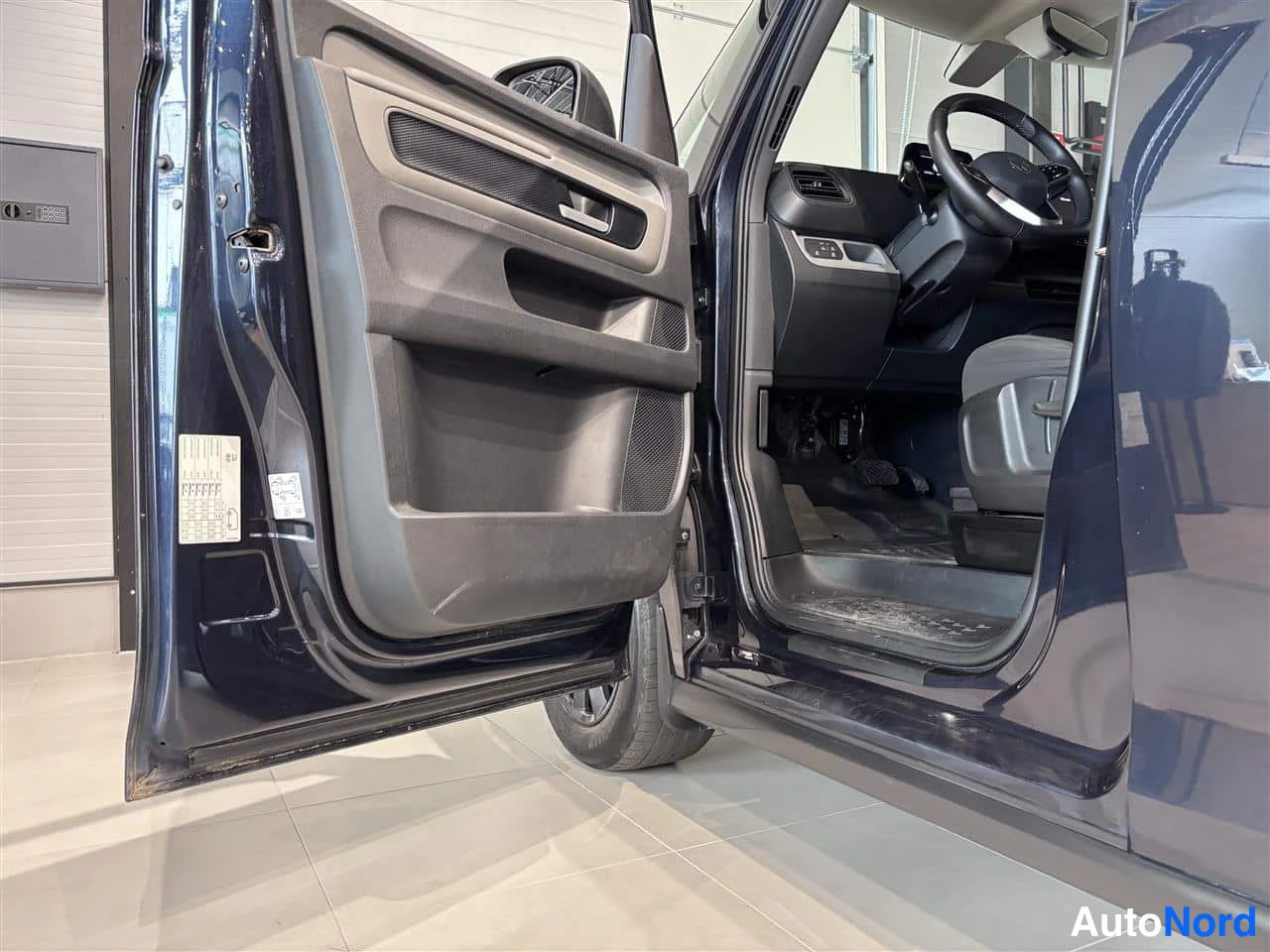 Blå Volkswagen ID 2022, förarplats, bild 8